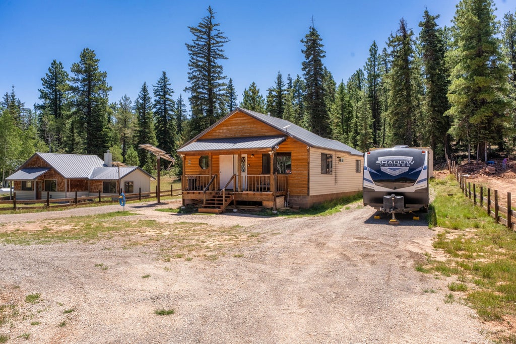 Photo of 1265 W Strawberry Point RD, Duck Creek Village, UT 84762 (MLS # 117494)
