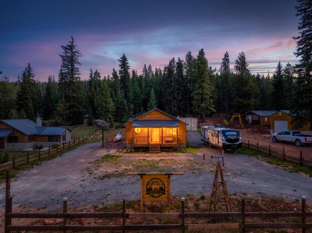 Photo of 1265 W Strawberry Point RD, Duck Creek Village, UT 84762 (MLS # 117494)