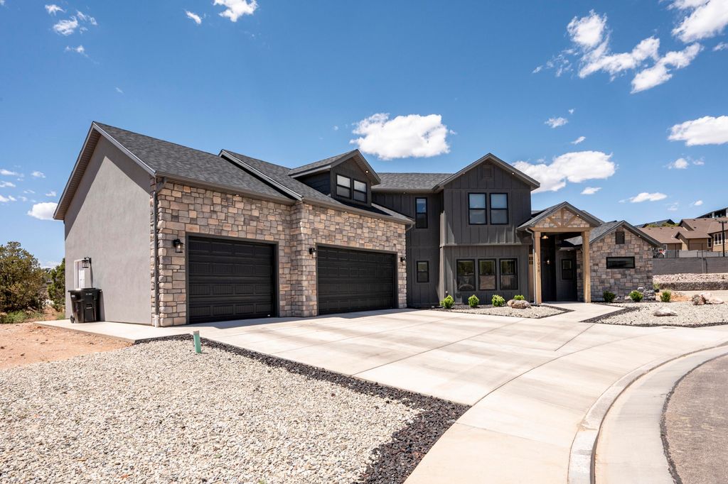 Photo of 1918 S Oak Springs CIR, Cedar City, UT 84720 (MLS # 116203)