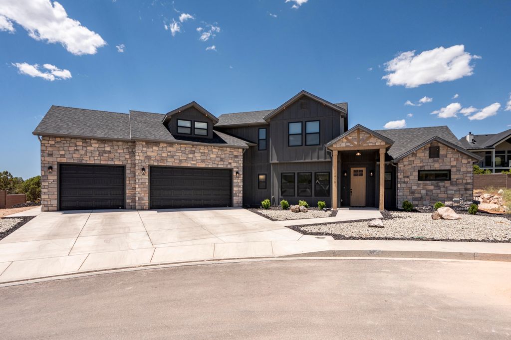 Photo of 1918 S Oak Springs CIR, Cedar City, UT 84720 (MLS # 116203)
