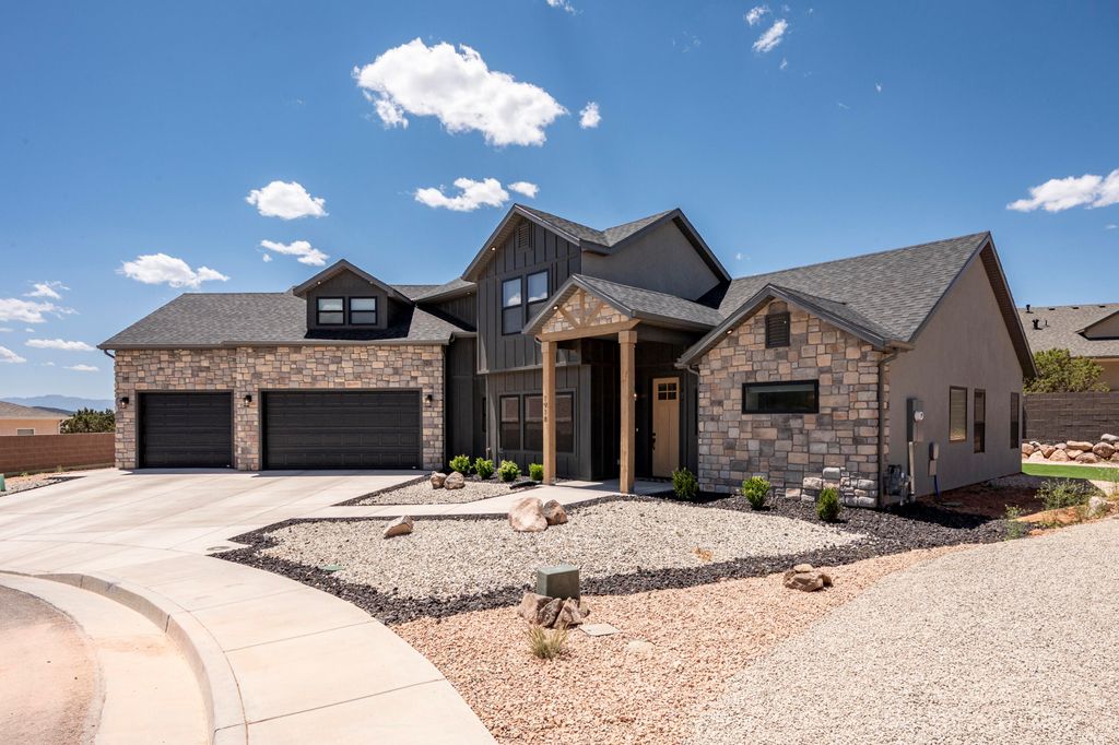Photo of 1918 S Oak Springs CIR, Cedar City, UT 84720 (MLS # 116203)