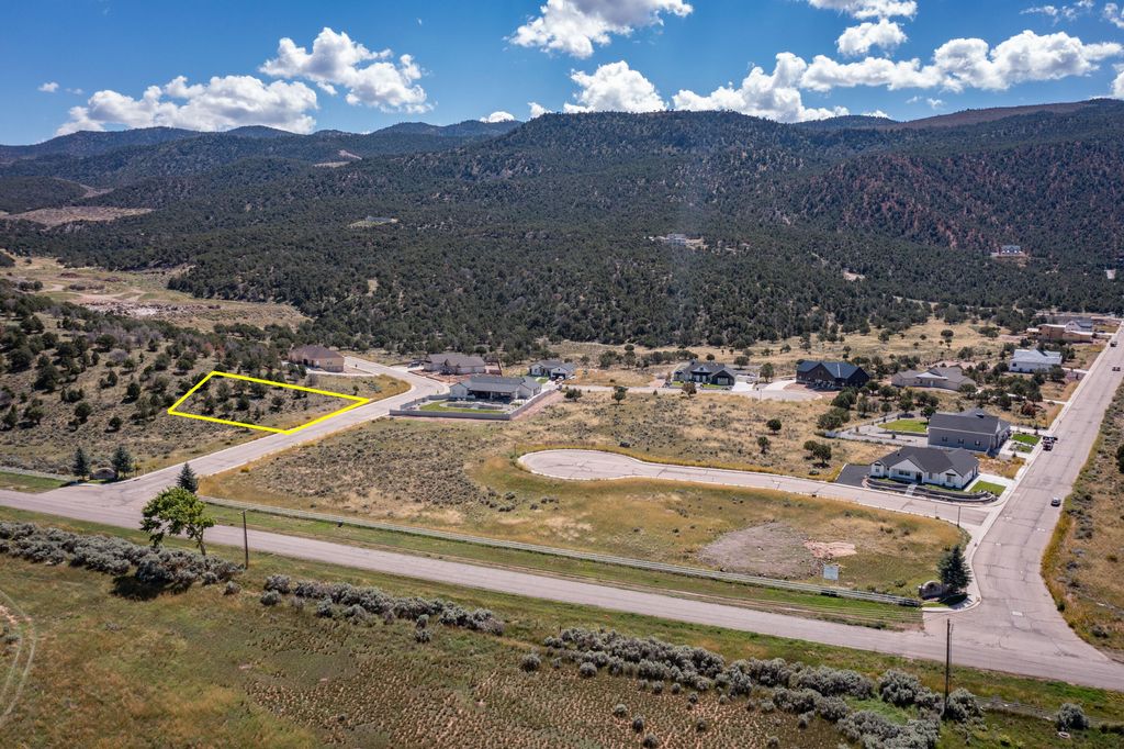 Photo of 701 S Heritage Hills DR, Parowan, UT 84761 (MLS # 113122)