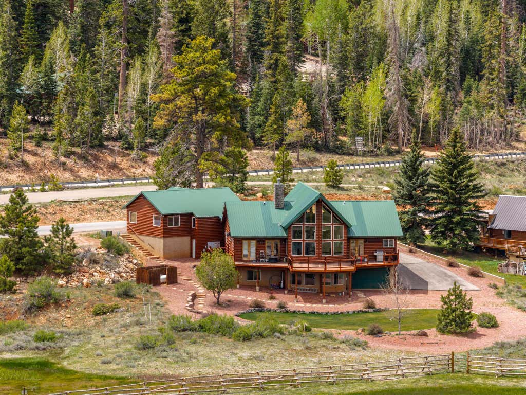 Photo of 955 Movie Ranch RD, Duck Creek Village, UT 84762 (MLS # 116816)