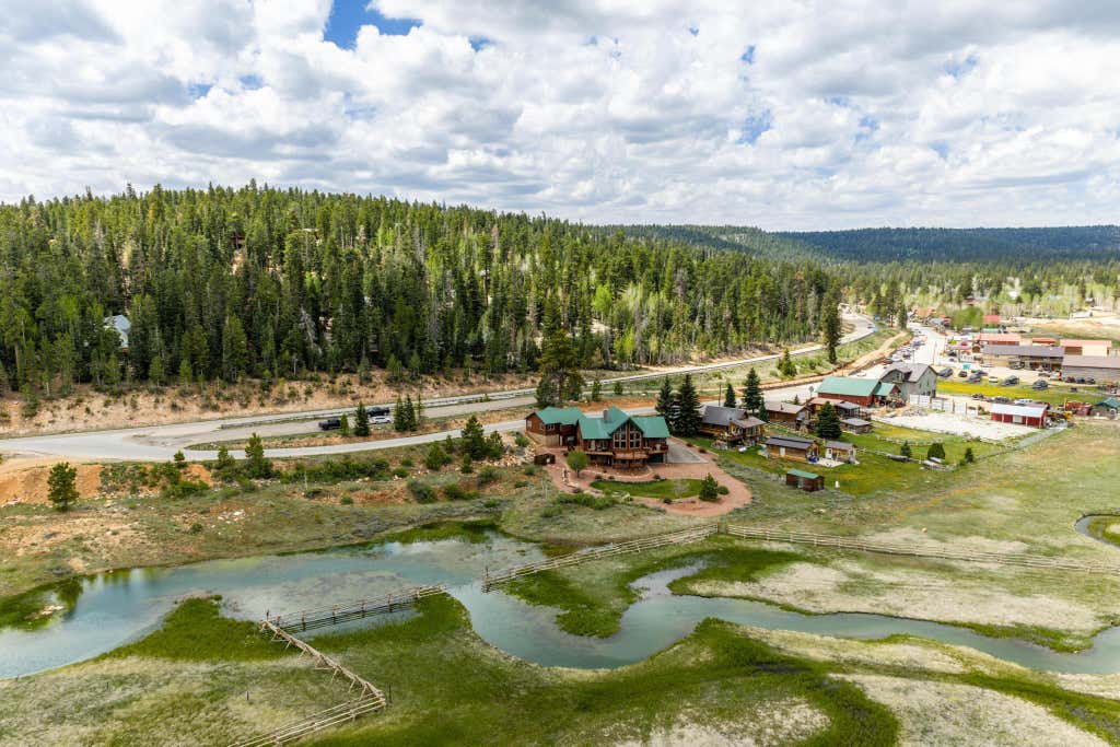 Photo of 955 Movie Ranch RD, Duck Creek Village, UT 84762 (MLS # 116816)