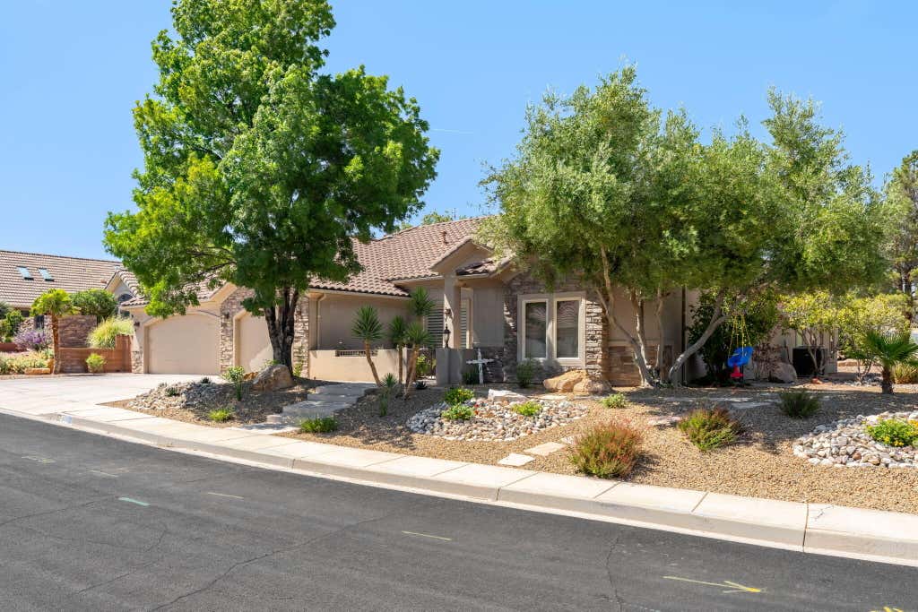 Photo of 1609 E 10 South ST, Saint George, UT 84790 (MLS # 116690)