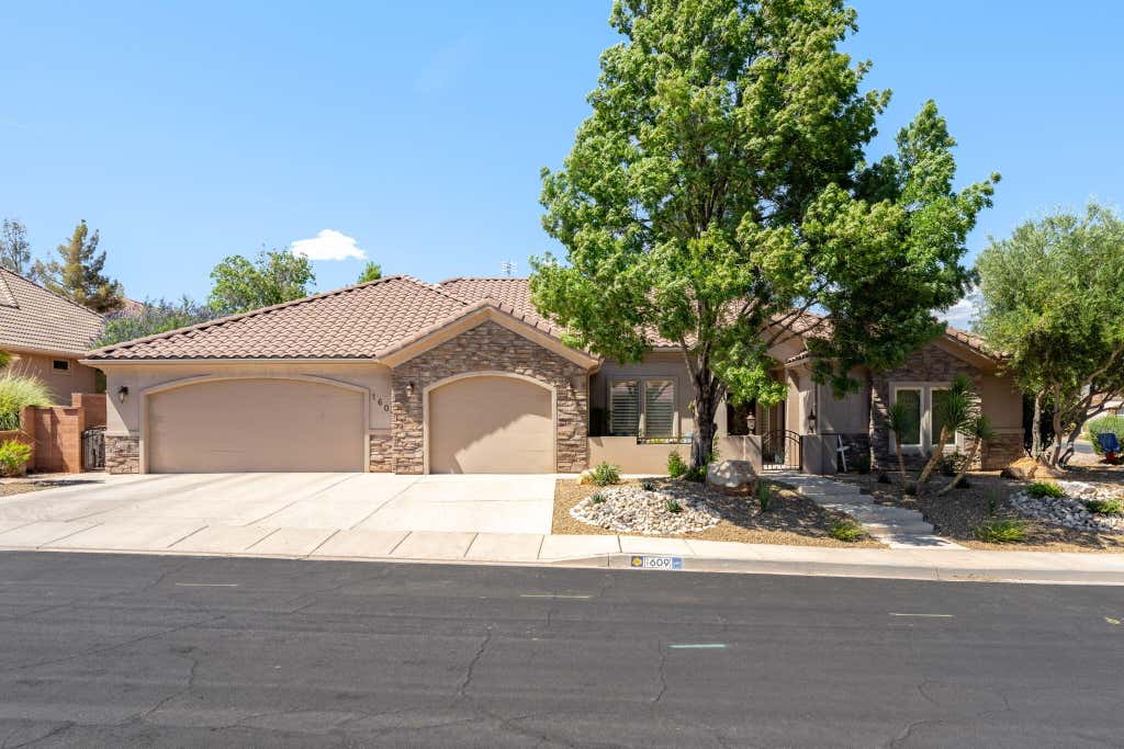 Photo of 1609 E 10 South ST, Saint George, UT 84790 (MLS # 116690)