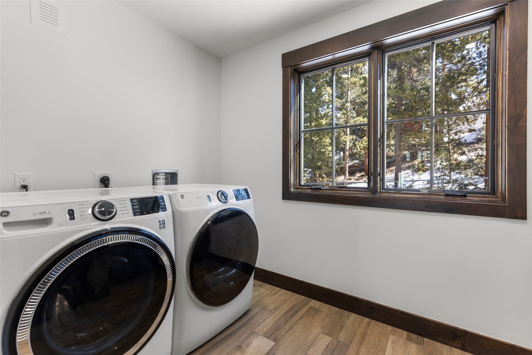 Frisco, Colorado, 80443, United States, 3 Bedrooms Bedrooms, ,3 BathroomsBathrooms,Residential,Active,2017487