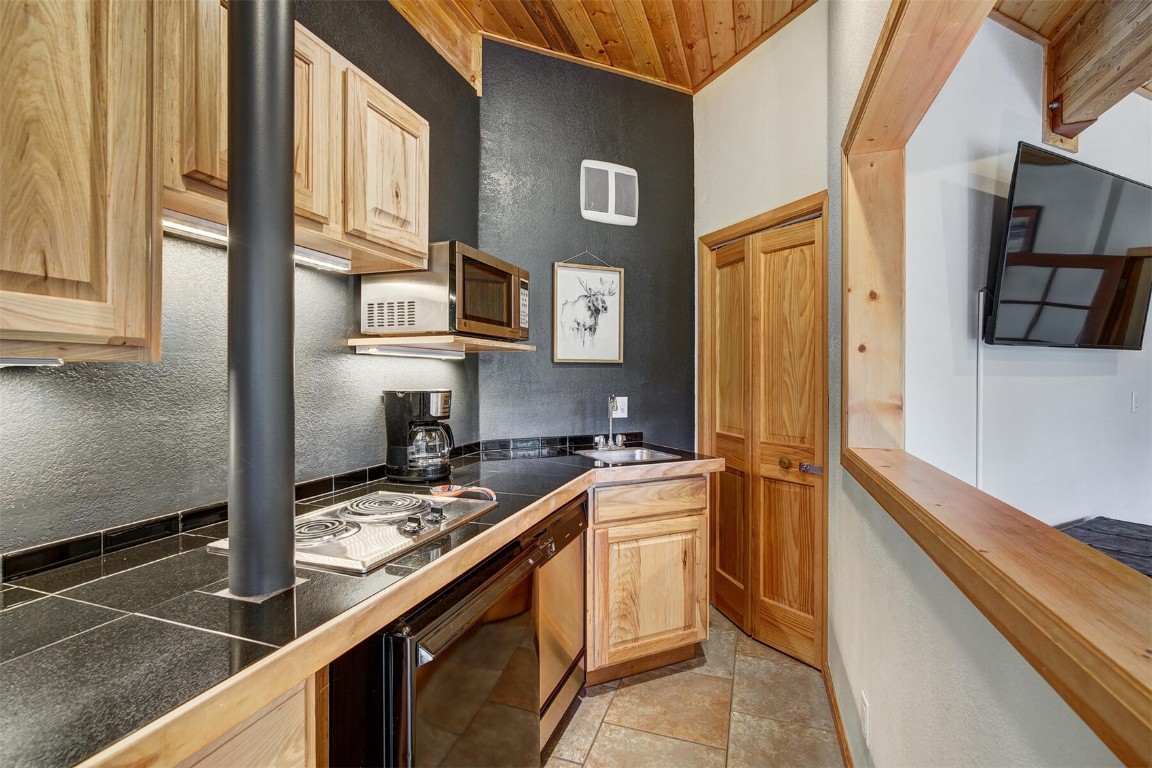 Breckenridge, Colorado, 80424, United States, 4 Bedrooms Bedrooms, ,6 BathroomsBathrooms,Residential,Active,2023843