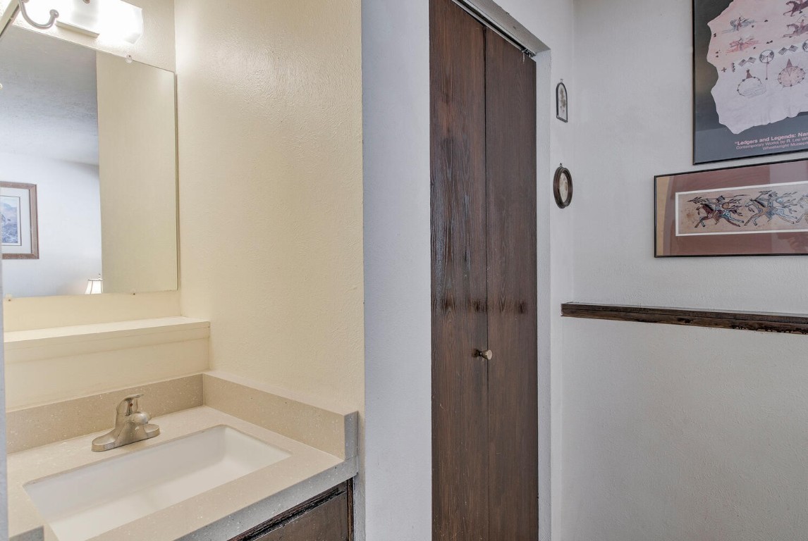 Silverthorne, Colorado 80498, United States, 2 Bedrooms Bedrooms, ,2 BathroomsBathrooms,Residential,Active,155505