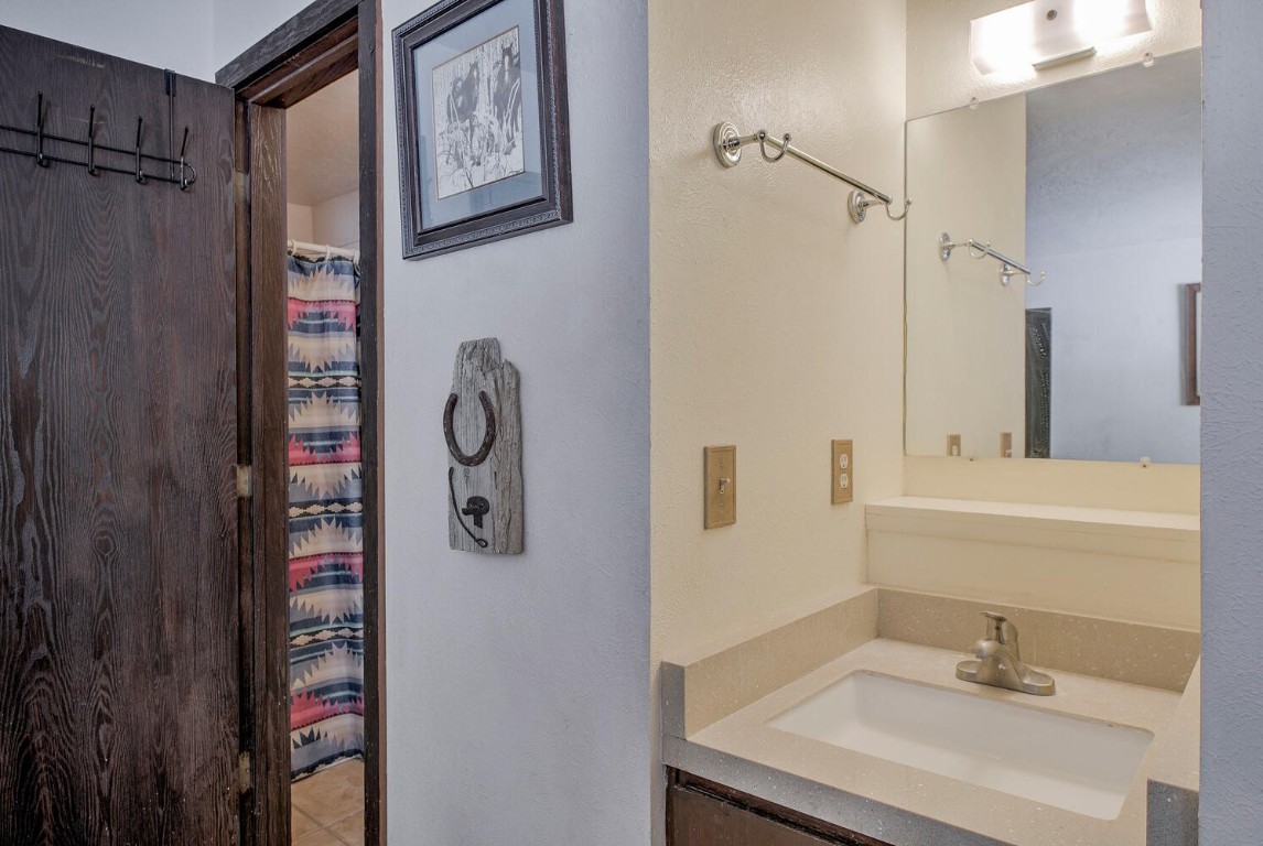 Silverthorne, Colorado 80498, United States, 2 Bedrooms Bedrooms, ,2 BathroomsBathrooms,Residential,Active,155505