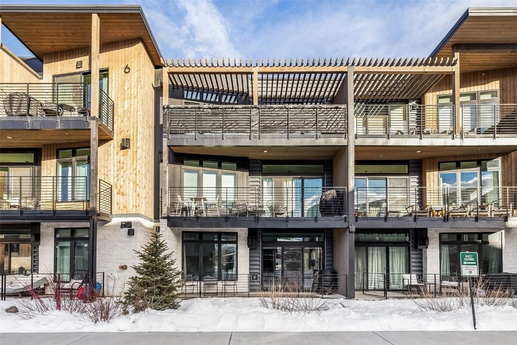 Photo of 930 Blue River Parkway #613, Silverthorne, CO 80498 (MLS # S1064568)