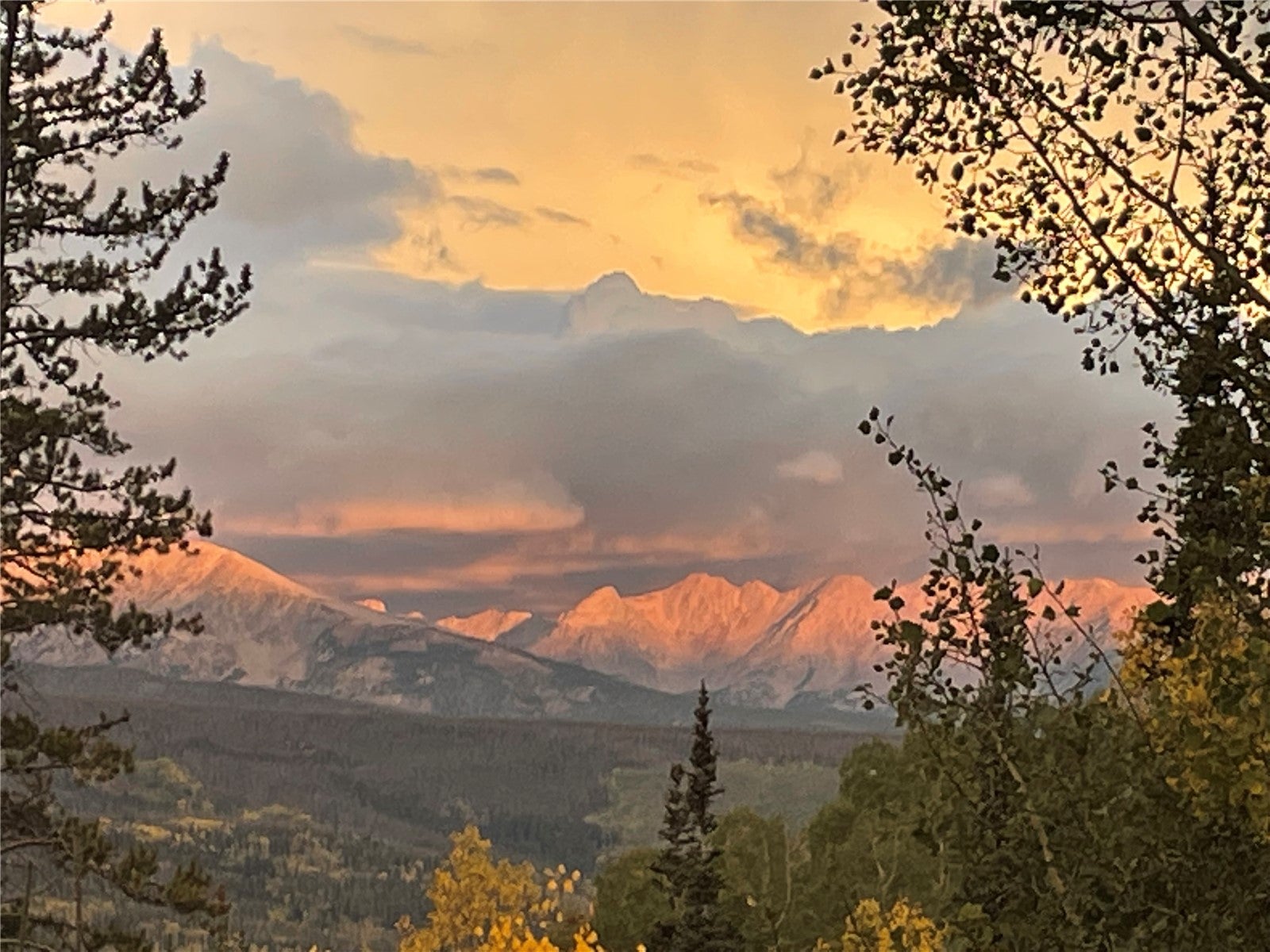 321 Lakeview Cir, Silverthorne, CO, 80498, USA, 3 Bedrooms Bedrooms, ,3 BathroomsBathrooms,Residential,Active,321 Lakeview Cir,S1070043