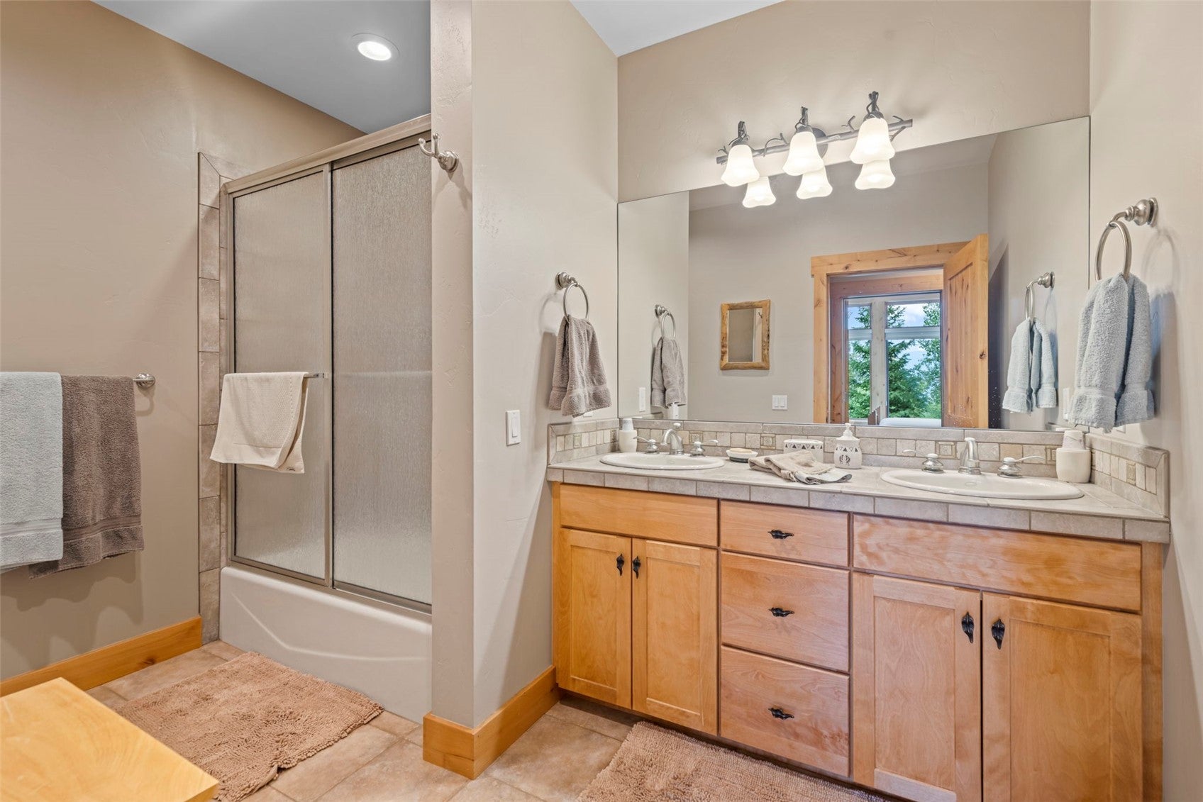 321 Lakeview Cir, Silverthorne, CO, 80498, USA, 3 Bedrooms Bedrooms, ,3 BathroomsBathrooms,Residential,Active,321 Lakeview Cir,S1070043