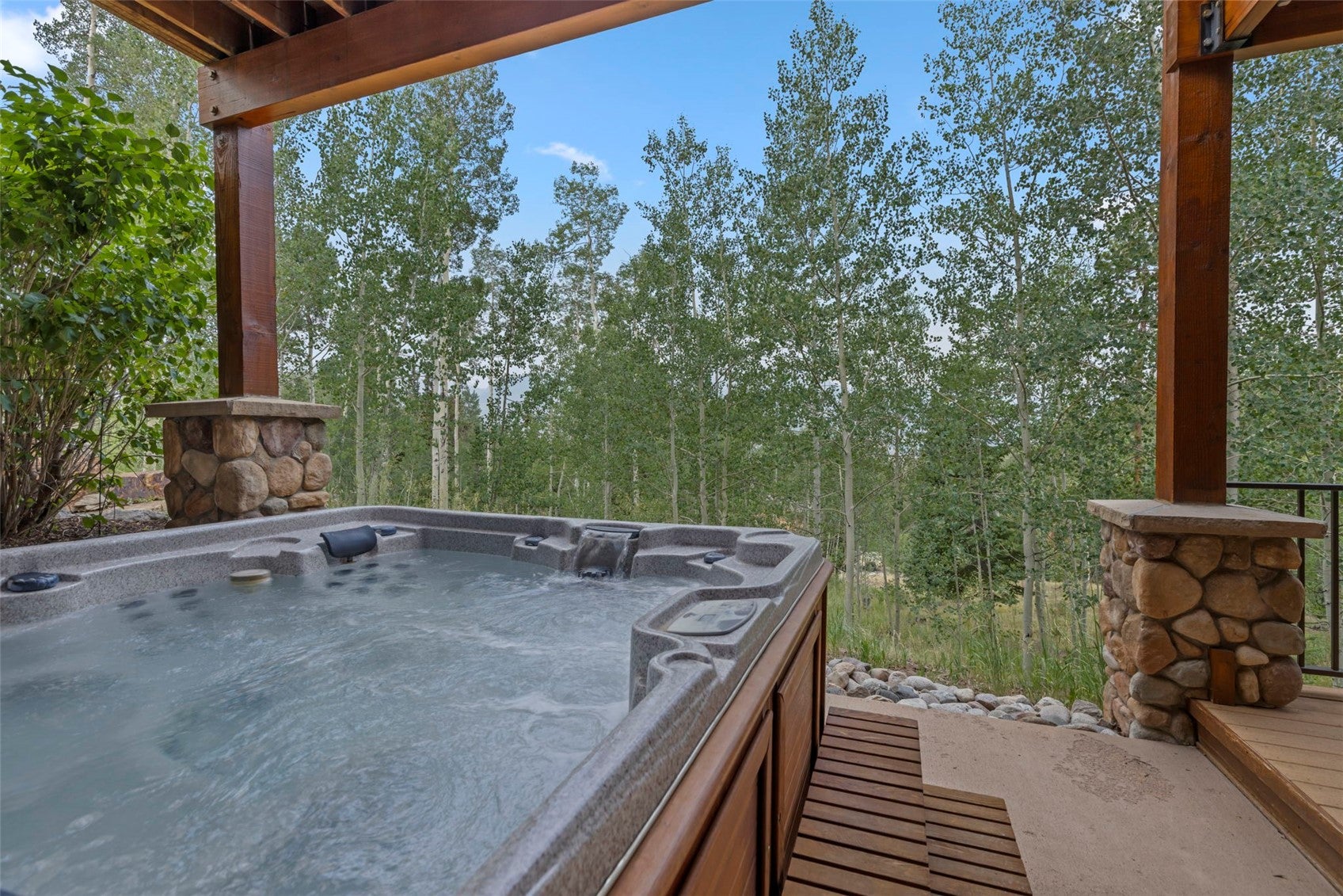 321 Lakeview Cir, Silverthorne, CO, 80498, USA, 3 Bedrooms Bedrooms, ,3 BathroomsBathrooms,Residential,Active,321 Lakeview Cir,S1070043