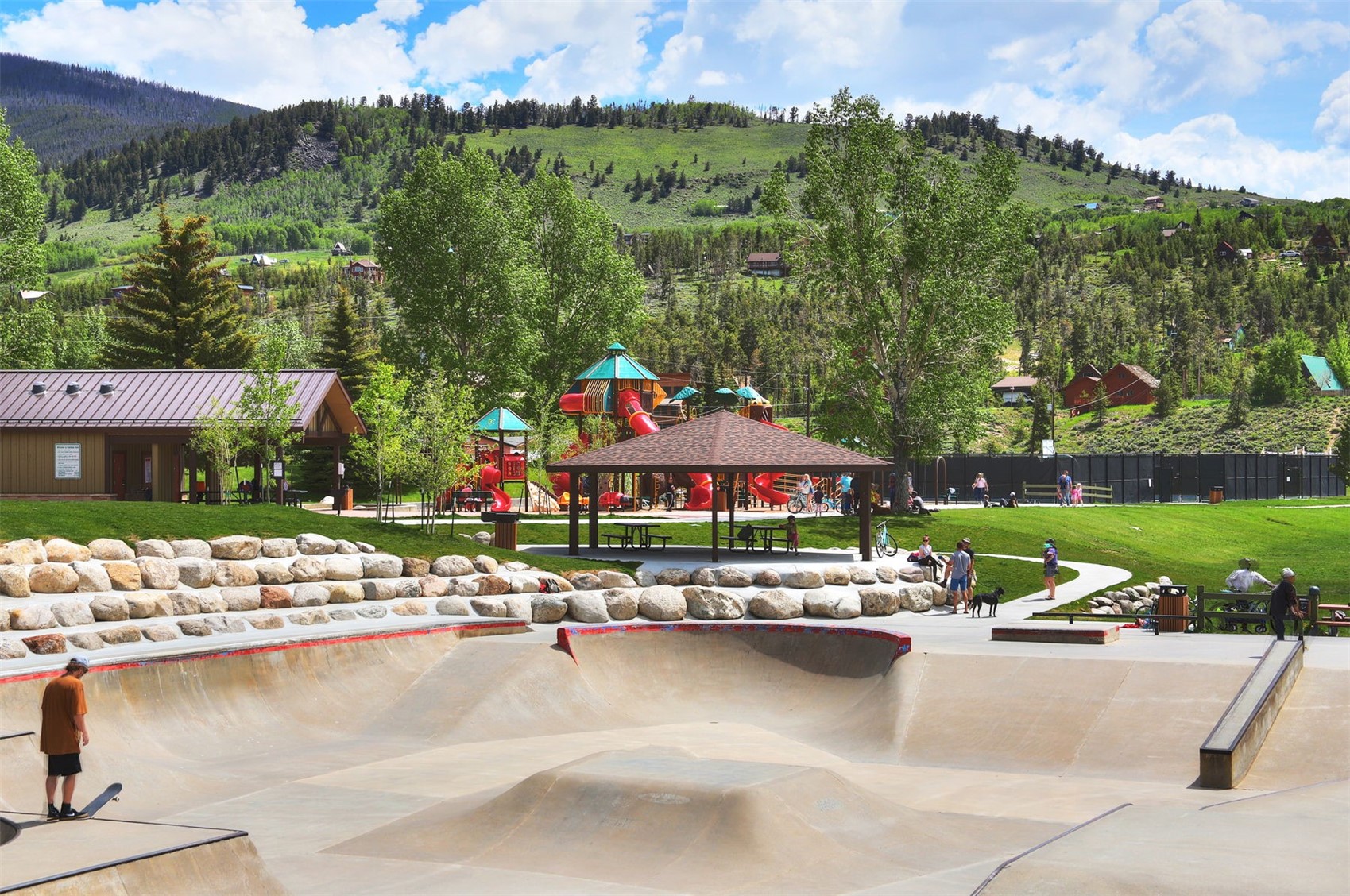 Silverthorne, Colorado, 80498, United States, 5 Bedrooms Bedrooms, ,5 BathroomsBathrooms,Residential,Active,2036042