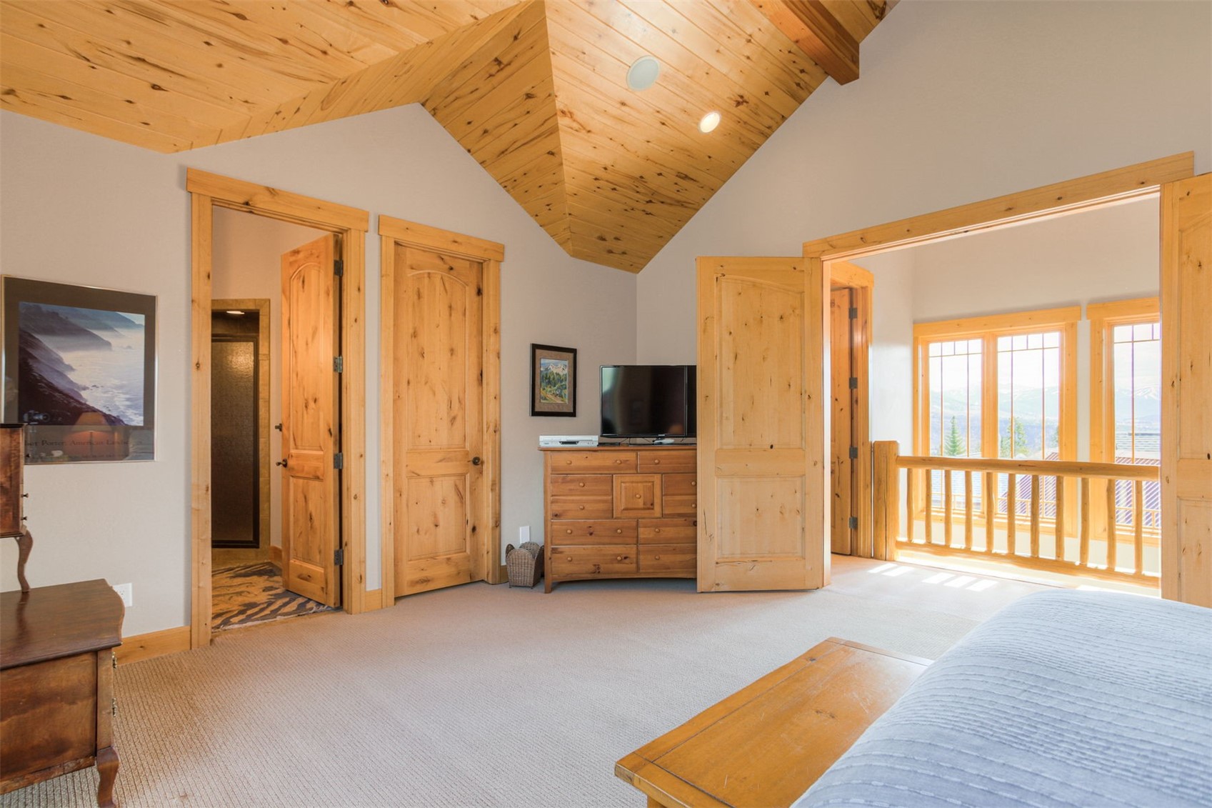 Silverthorne, Colorado, 80498, United States, 5 Bedrooms Bedrooms, ,5 BathroomsBathrooms,Residential,Active,2036042