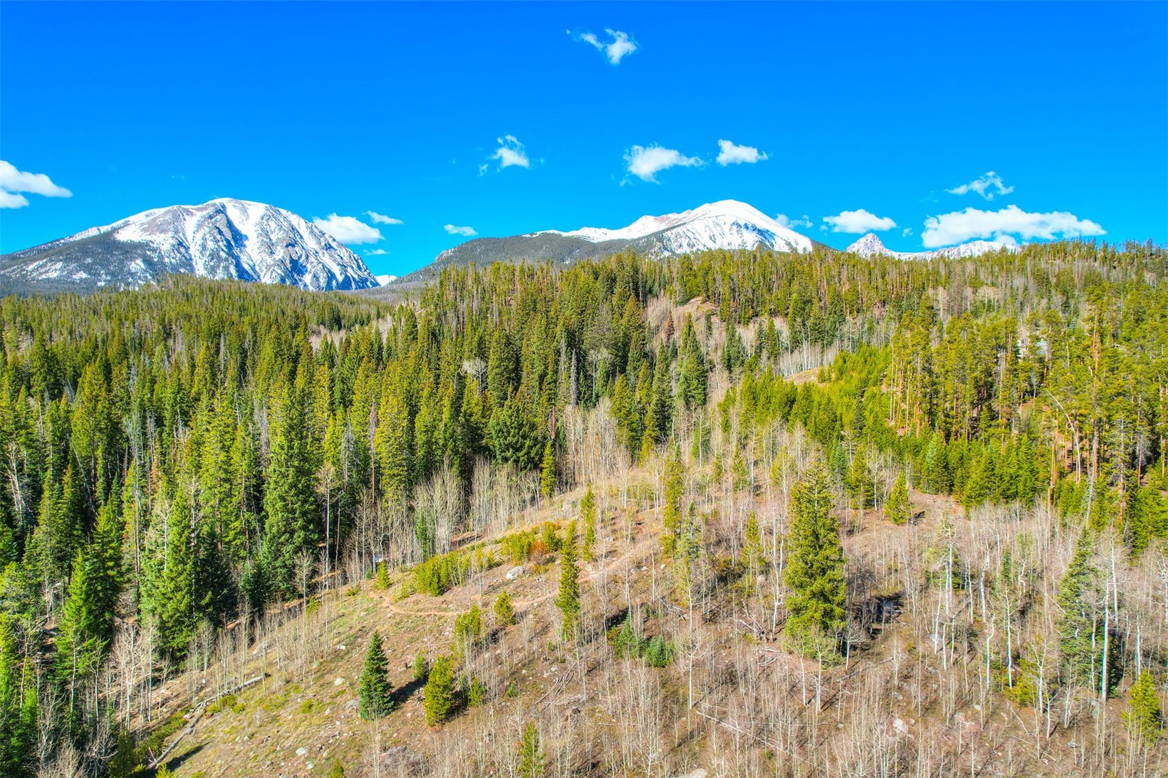 Silverthorne, Colorado, 80498, United States, 5 Bedrooms Bedrooms, ,5 BathroomsBathrooms,Residential,Active,2036042