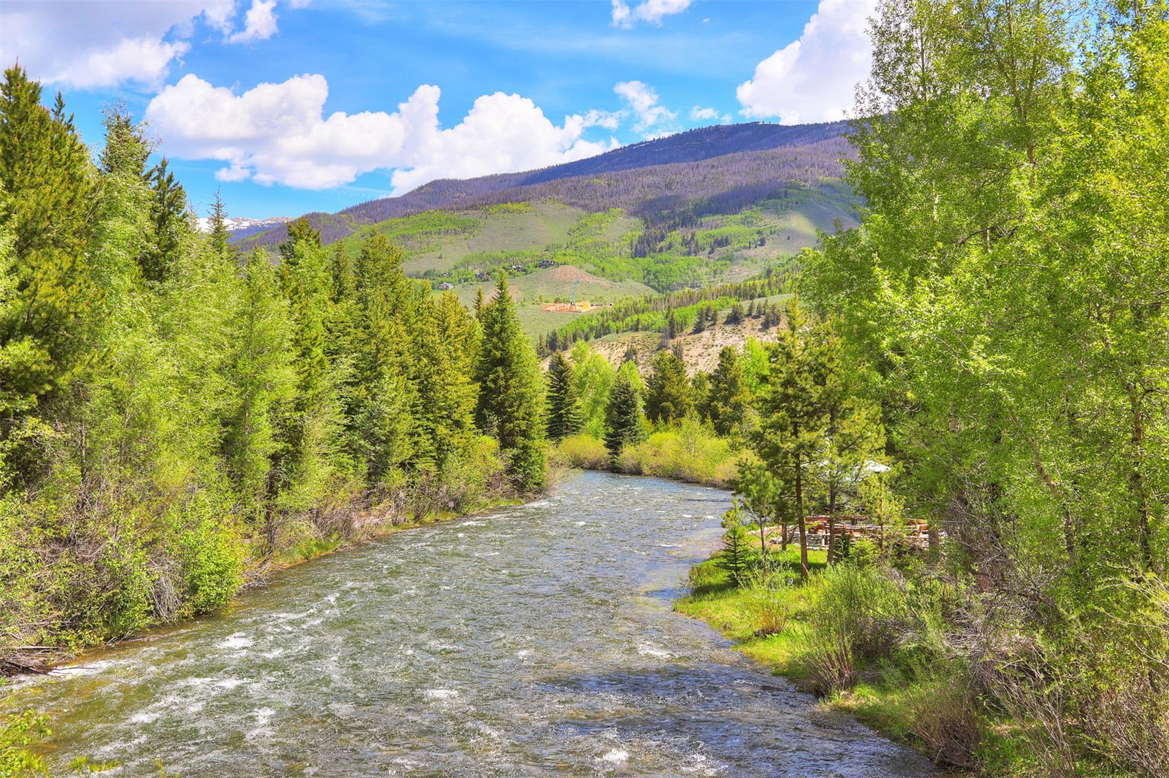 Silverthorne, Colorado, 80498, United States, 5 Bedrooms Bedrooms, ,5 BathroomsBathrooms,Residential,Active,2036042