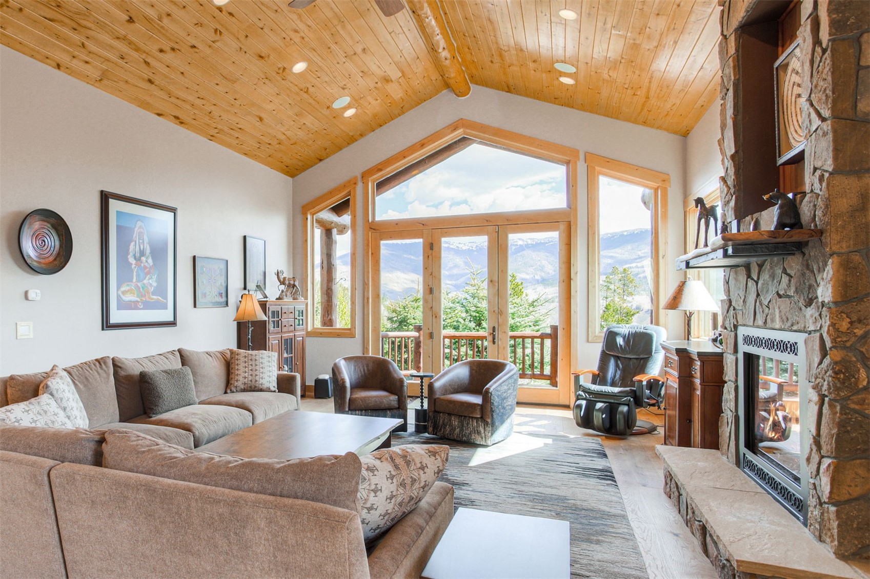 Silverthorne, Colorado, 80498, United States, 5 Bedrooms Bedrooms, ,5 BathroomsBathrooms,Residential,Active,2036042