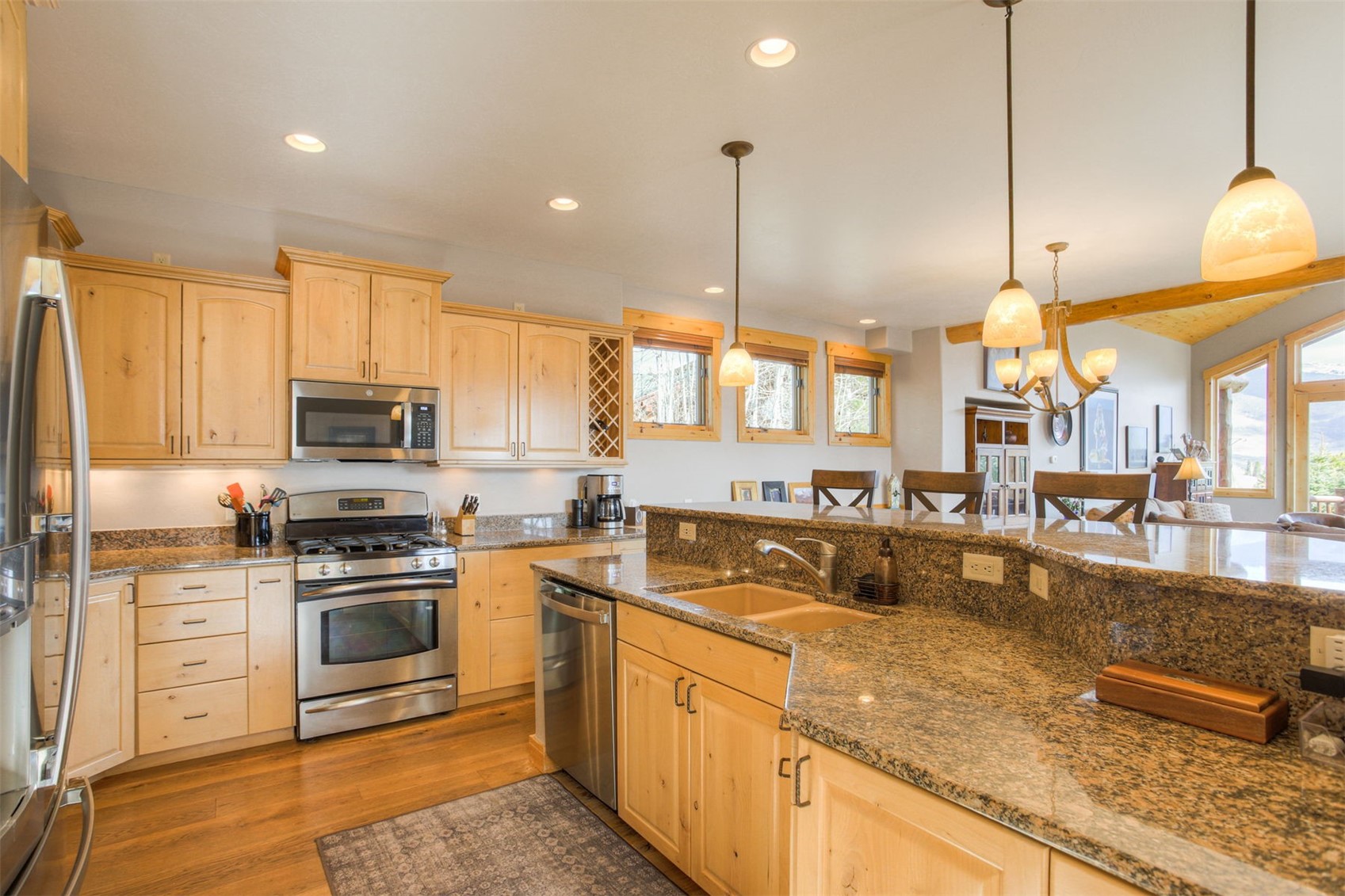 Silverthorne, Colorado, 80498, United States, 5 Bedrooms Bedrooms, ,5 BathroomsBathrooms,Residential,Active,2036042