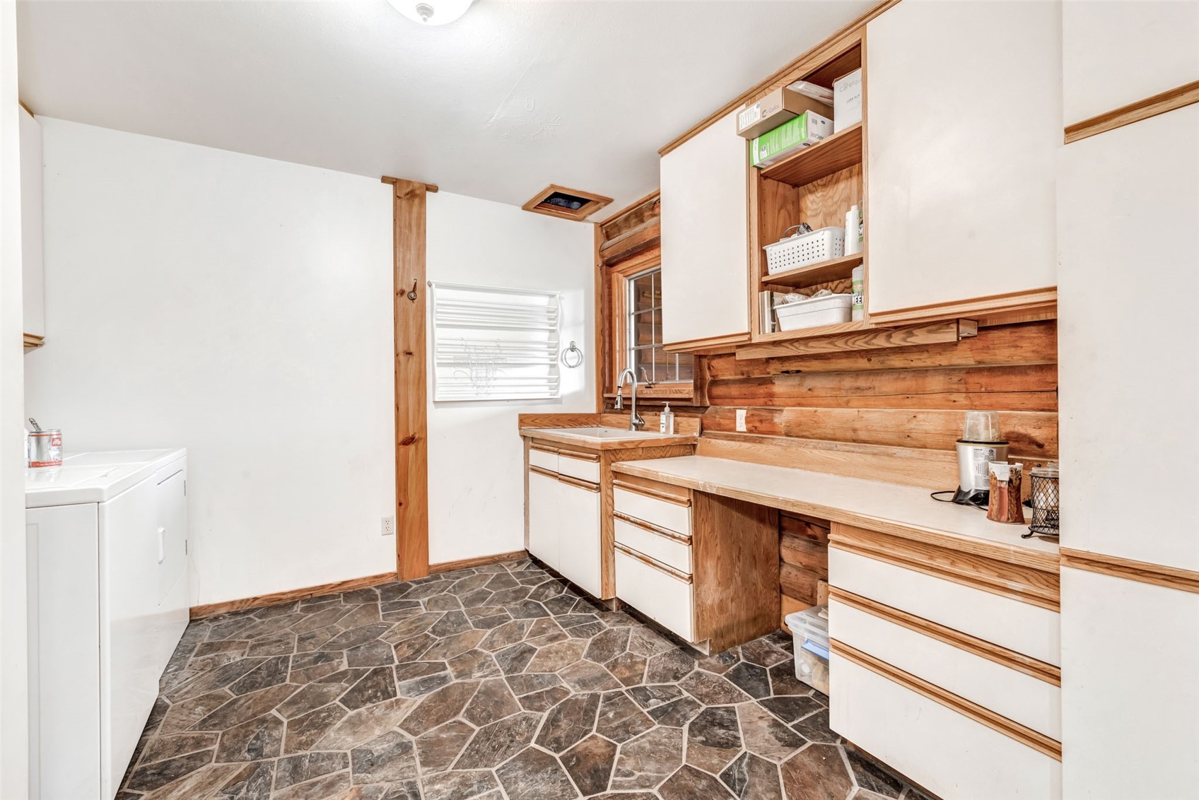 Steamboat Springs, Colorado, 80487, United States, 5 Bedrooms Bedrooms, ,4 BathroomsBathrooms,Residential,Active,2044172