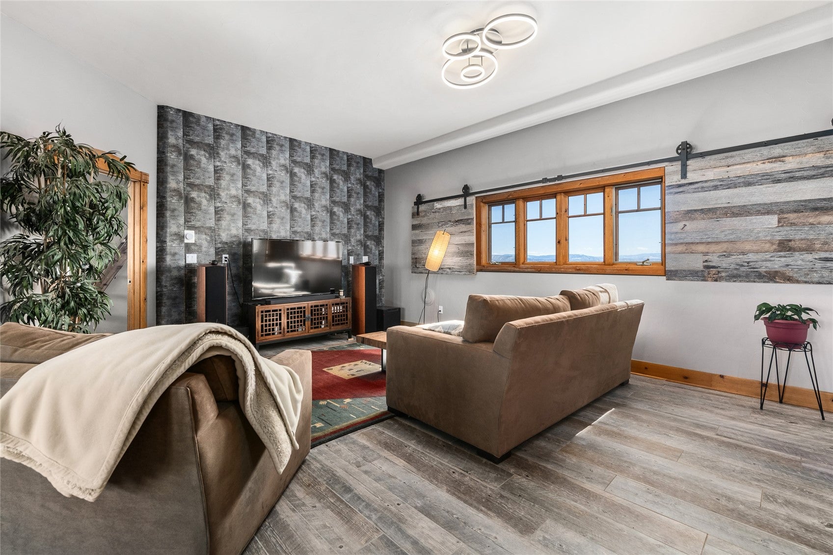 Steamboat Springs, Colorado, 80487, United States, 3 Bedrooms Bedrooms, ,3 BathroomsBathrooms,Residential,Active,2026812