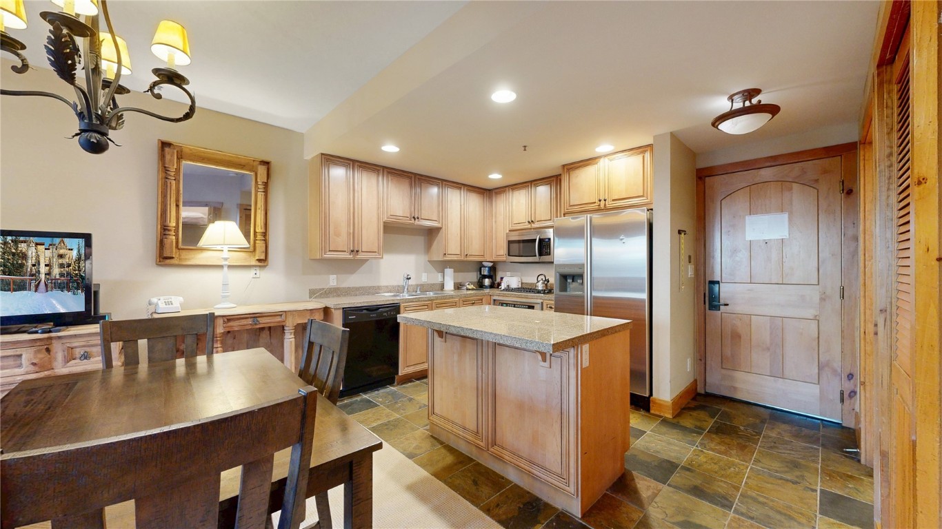 Dillon, Colorado, 80435, United States, 1 Bedroom Bedrooms, ,2 BathroomsBathrooms,Residential,Active,2011840