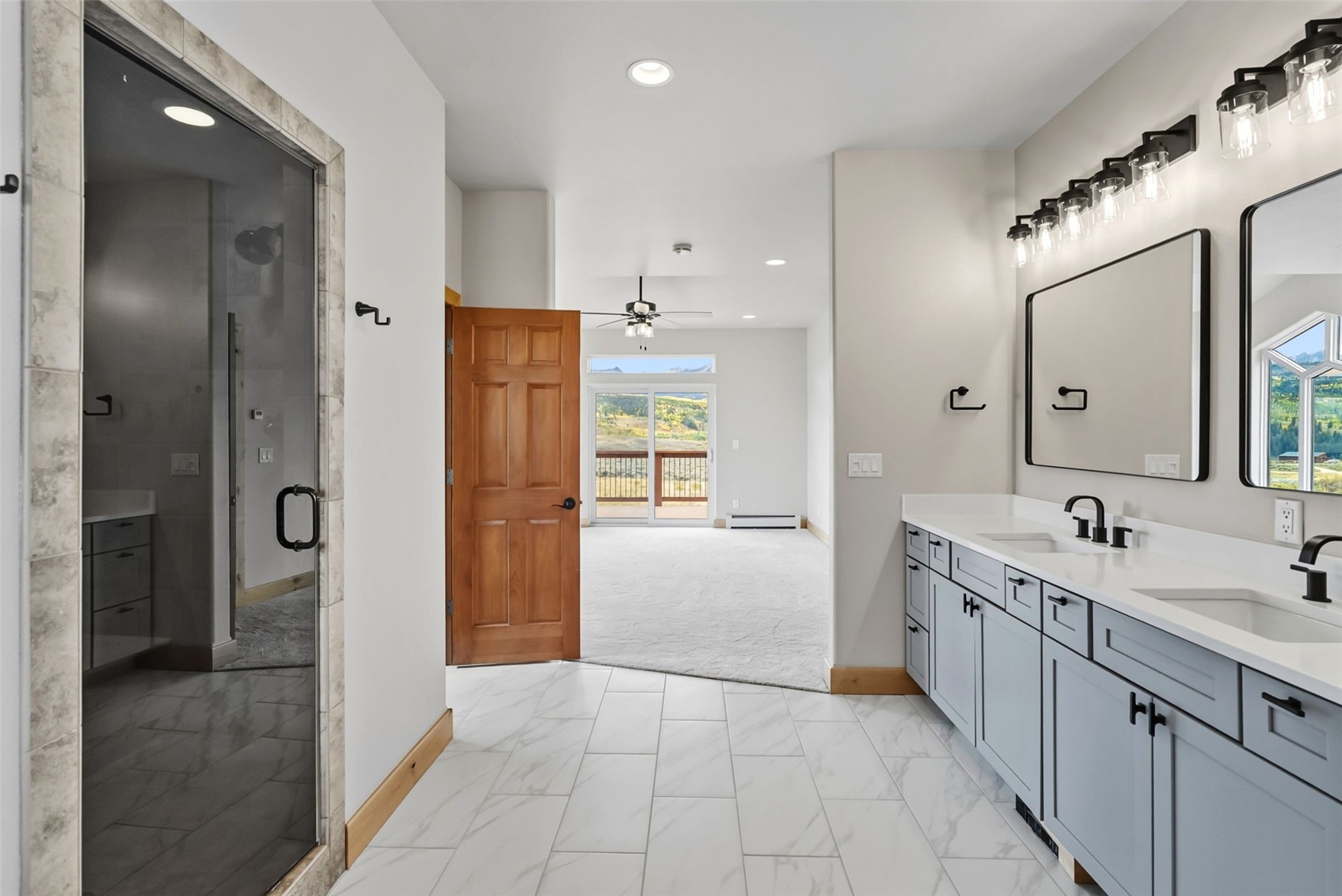 Silverthorne, Colorado, 80498, United States, 6 Bedrooms Bedrooms, ,4 BathroomsBathrooms,Residential,Active,1952508