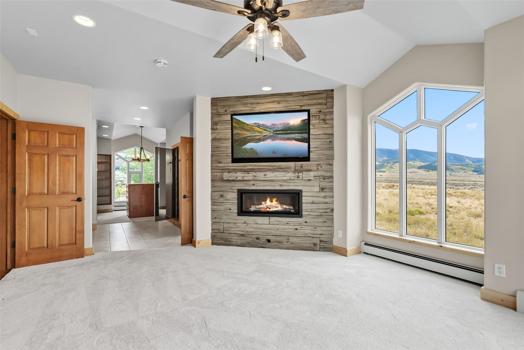 Silverthorne, Colorado, 80498, United States, 6 Bedrooms Bedrooms, ,4 BathroomsBathrooms,Residential,Active,1952508