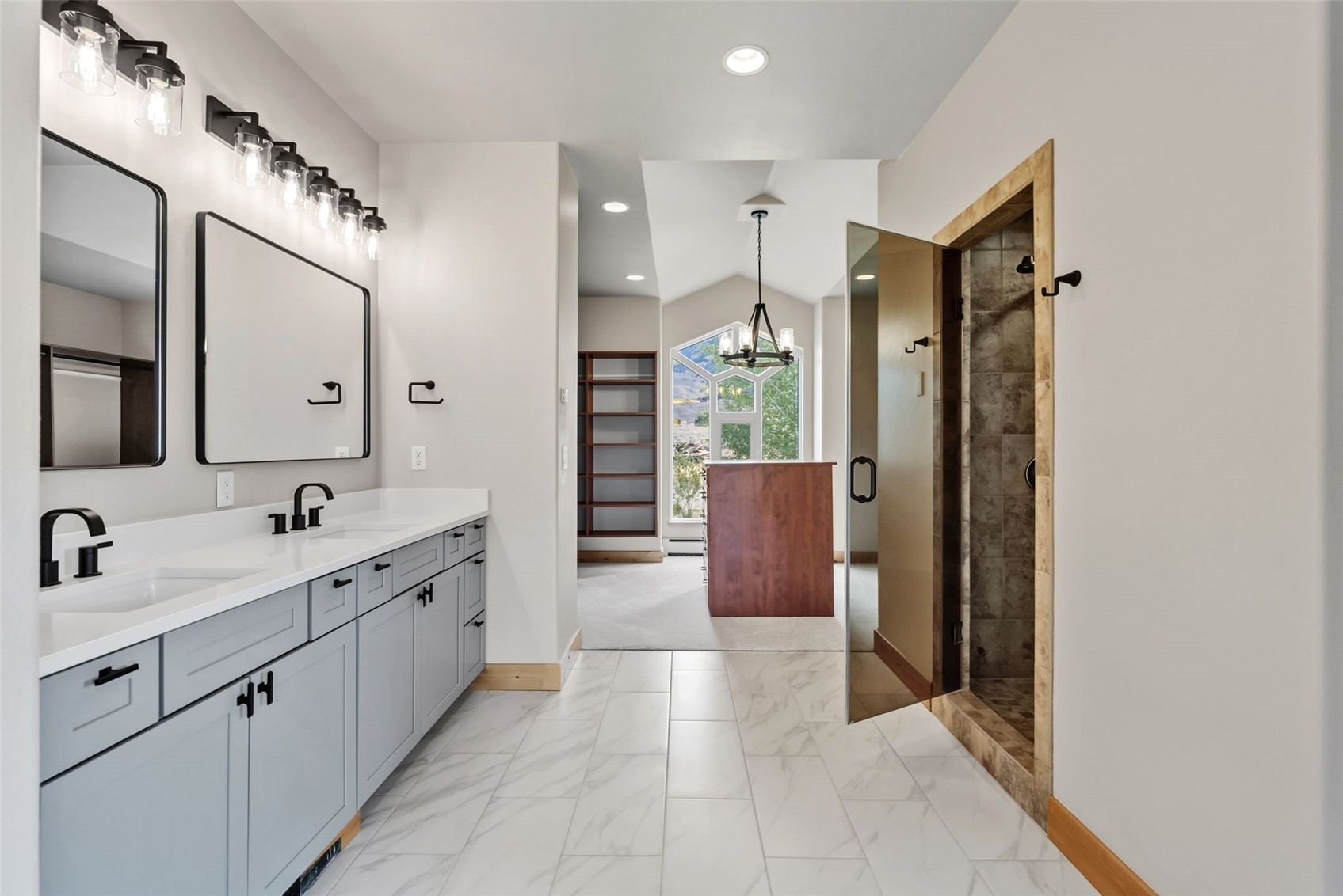 Silverthorne, Colorado, 80498, United States, 6 Bedrooms Bedrooms, ,4 BathroomsBathrooms,Residential,Active,1952508