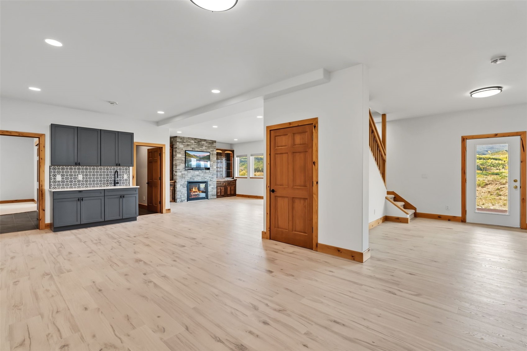 Silverthorne, Colorado, 80498, United States, 6 Bedrooms Bedrooms, ,4 BathroomsBathrooms,Residential,Active,1952508
