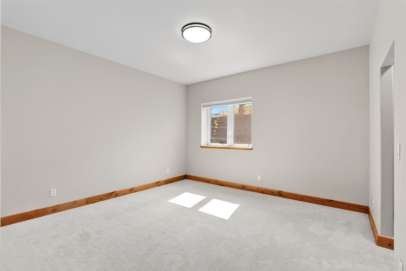 Silverthorne, Colorado, 80498, United States, 6 Bedrooms Bedrooms, ,4 BathroomsBathrooms,Residential,Active,1952508