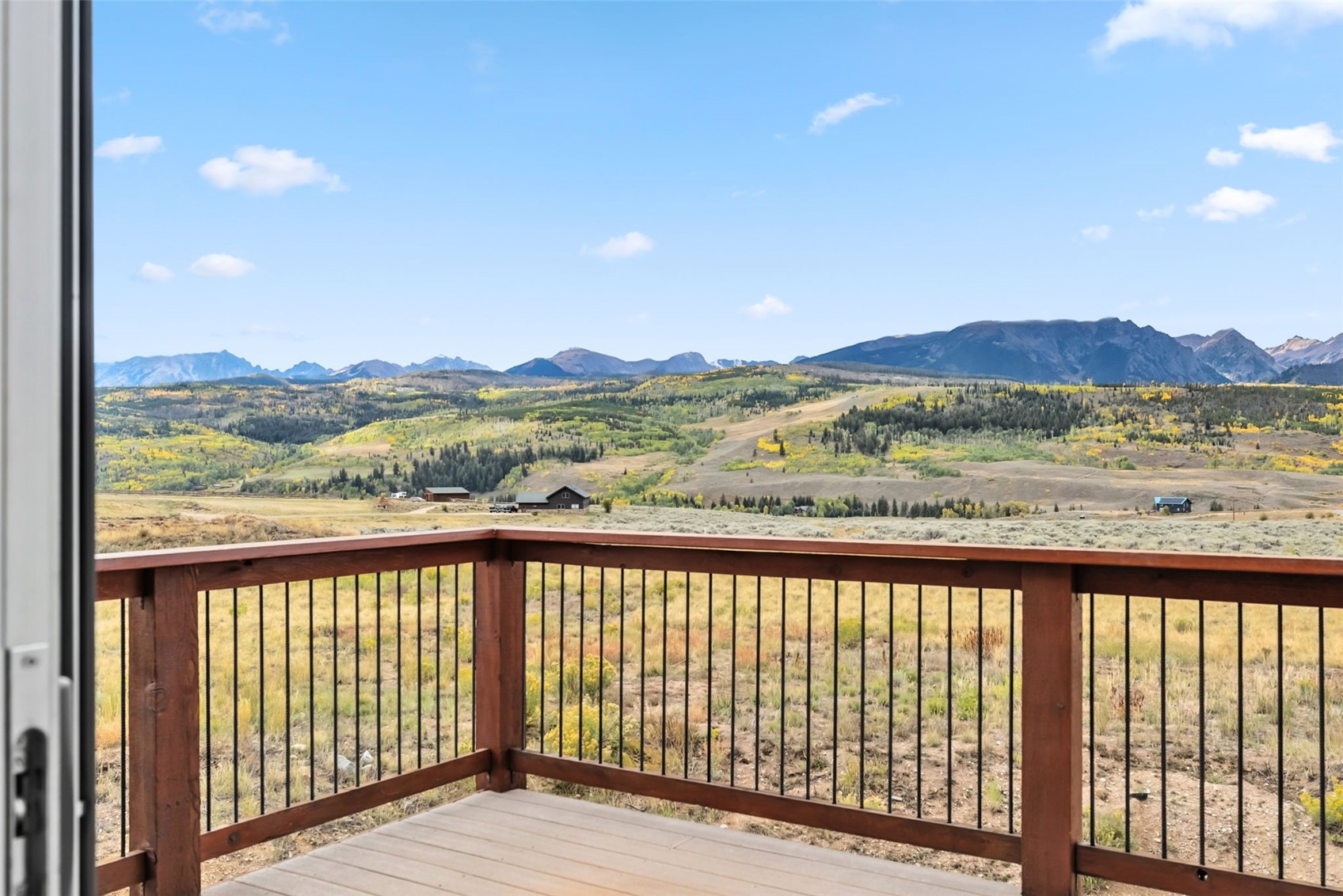 Silverthorne, Colorado, 80498, United States, 6 Bedrooms Bedrooms, ,4 BathroomsBathrooms,Residential,Active,1952508
