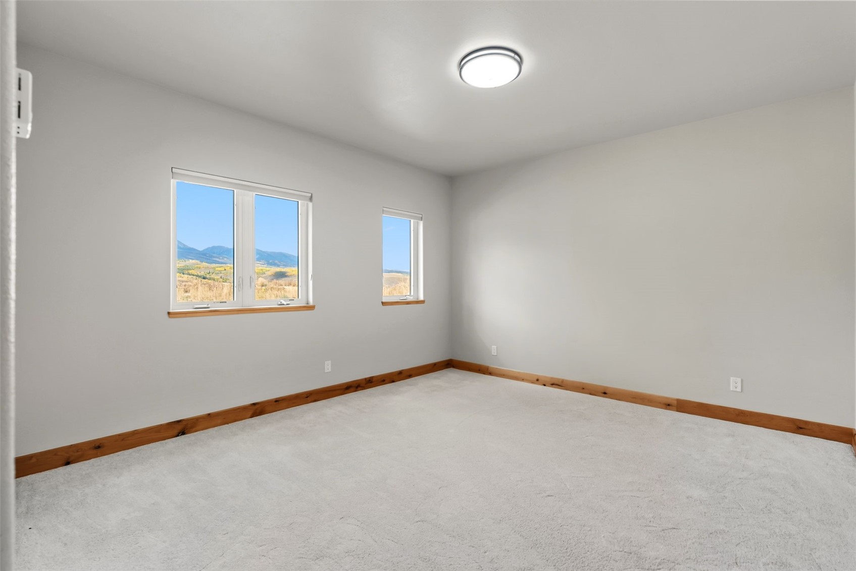 Silverthorne, Colorado, 80498, United States, 6 Bedrooms Bedrooms, ,4 BathroomsBathrooms,Residential,Active,1952508