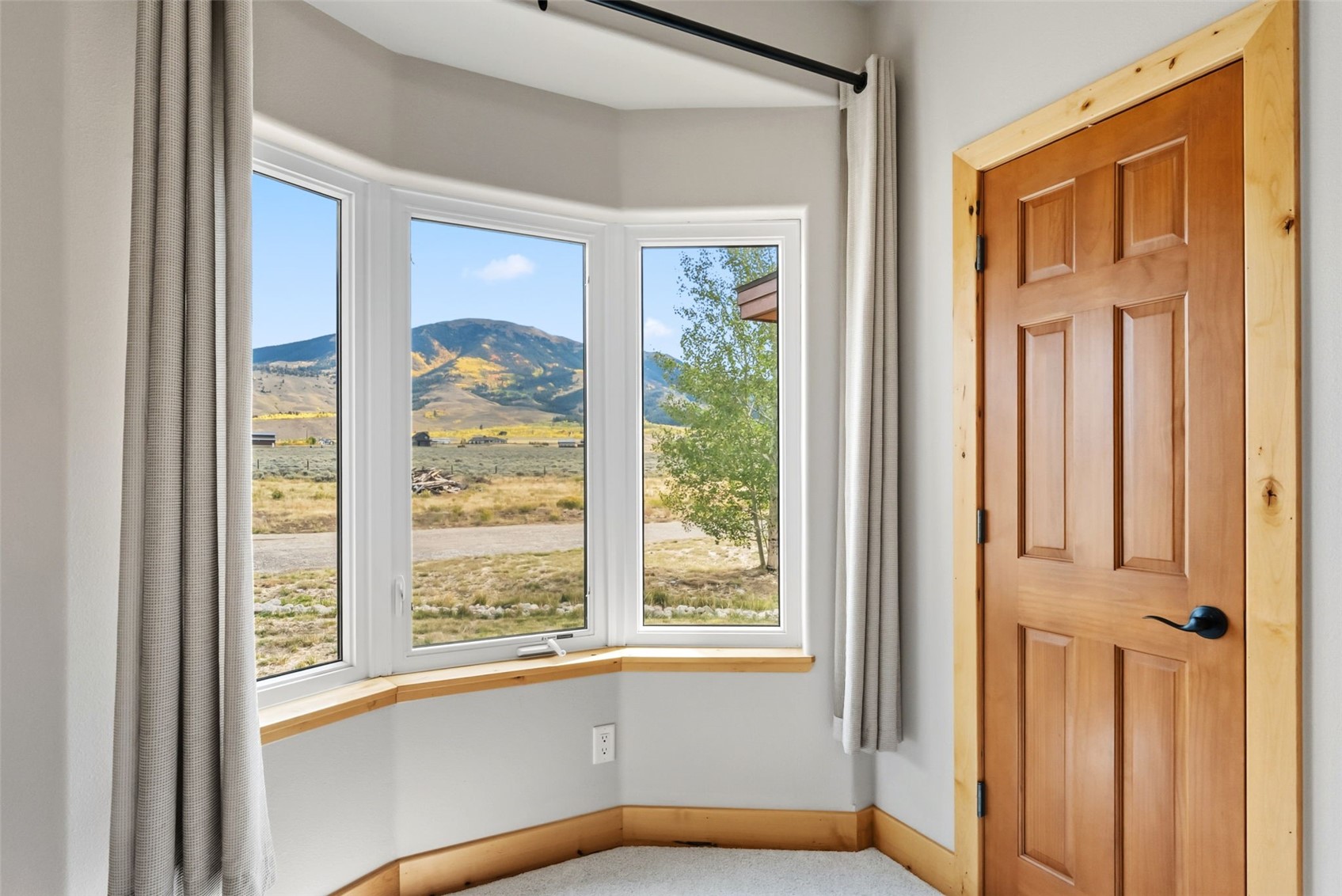 Silverthorne, Colorado, 80498, United States, 6 Bedrooms Bedrooms, ,4 BathroomsBathrooms,Residential,Active,1952508
