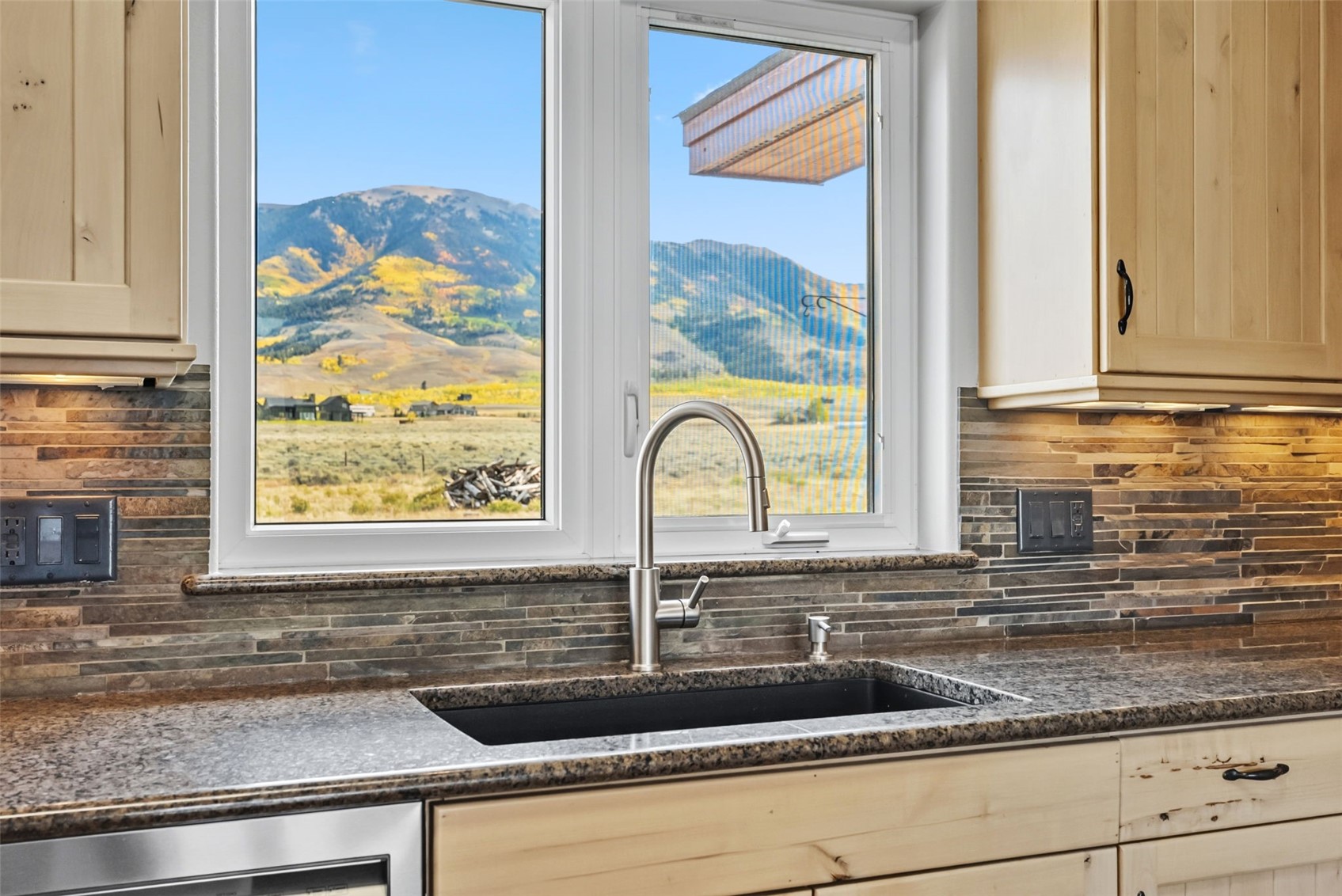 Silverthorne, Colorado, 80498, United States, 6 Bedrooms Bedrooms, ,4 BathroomsBathrooms,Residential,Active,1952508