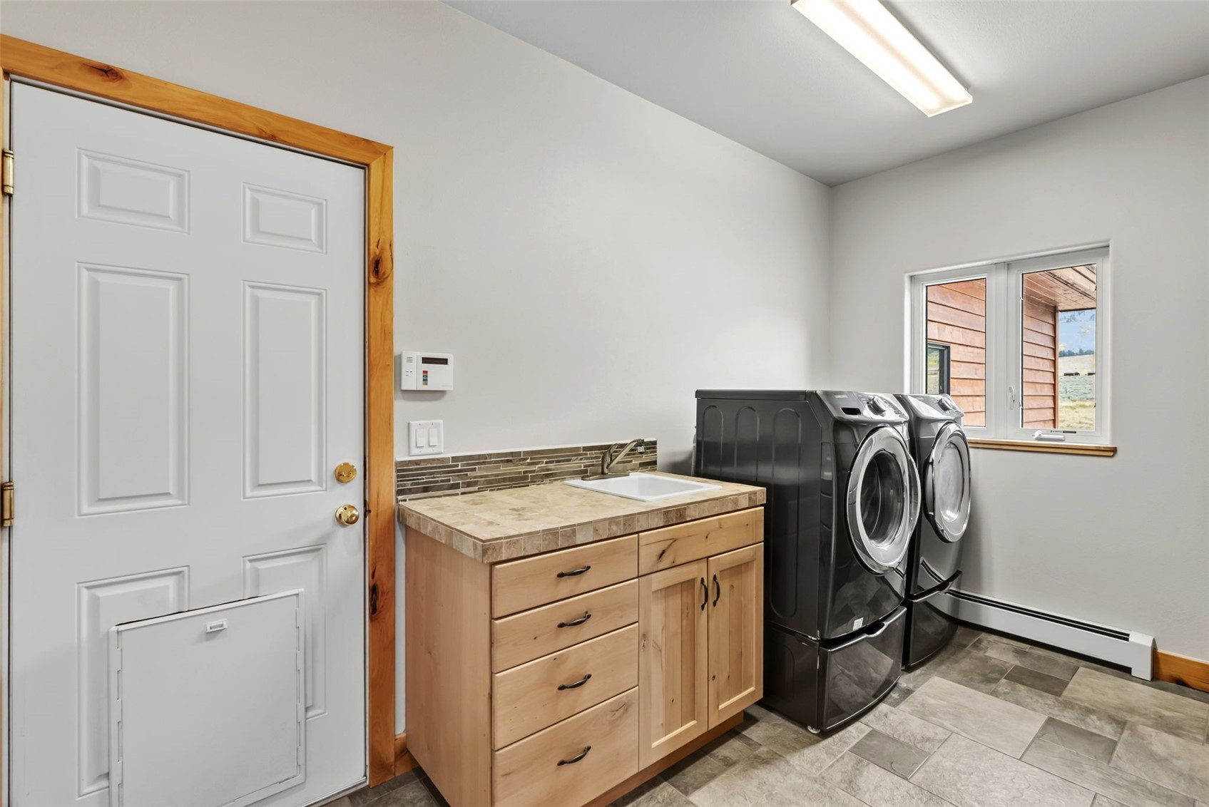 Silverthorne, Colorado, 80498, United States, 6 Bedrooms Bedrooms, ,4 BathroomsBathrooms,Residential,Active,1952508