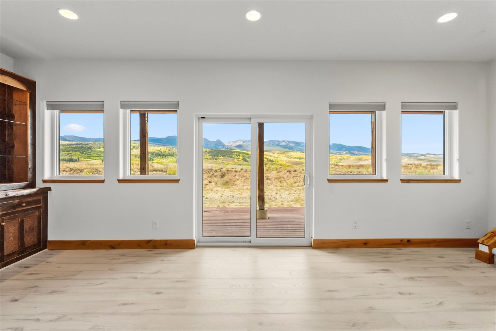 Silverthorne, Colorado, 80498, United States, 6 Bedrooms Bedrooms, ,4 BathroomsBathrooms,Residential,Active,1952508
