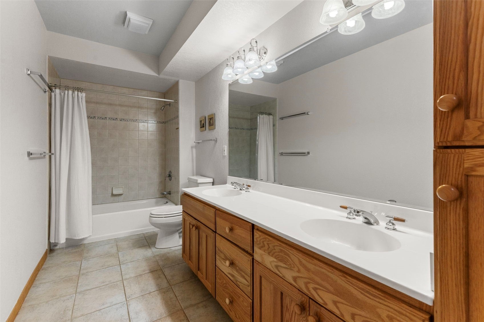 453 Ensign Dr, Dillon, CO, 80435, USA, 6 Bedrooms Bedrooms, ,4 BathroomsBathrooms,Residential,Active,453 Ensign Dr,S1069724