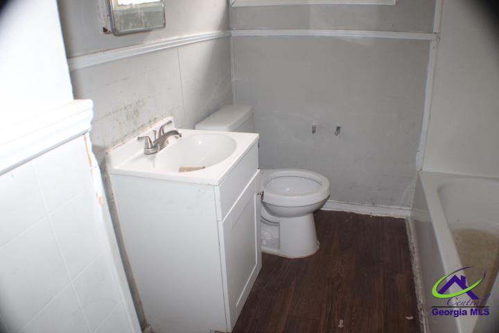 2452 Thrasher Ave