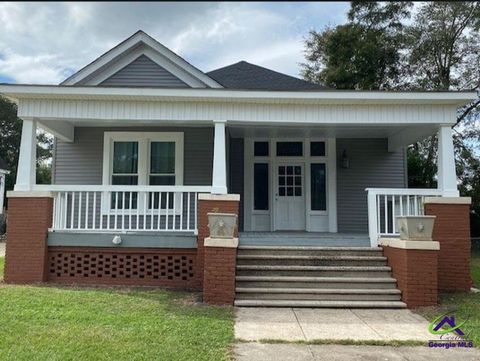 95 S Dooley Street Hawkinsville GA 31036