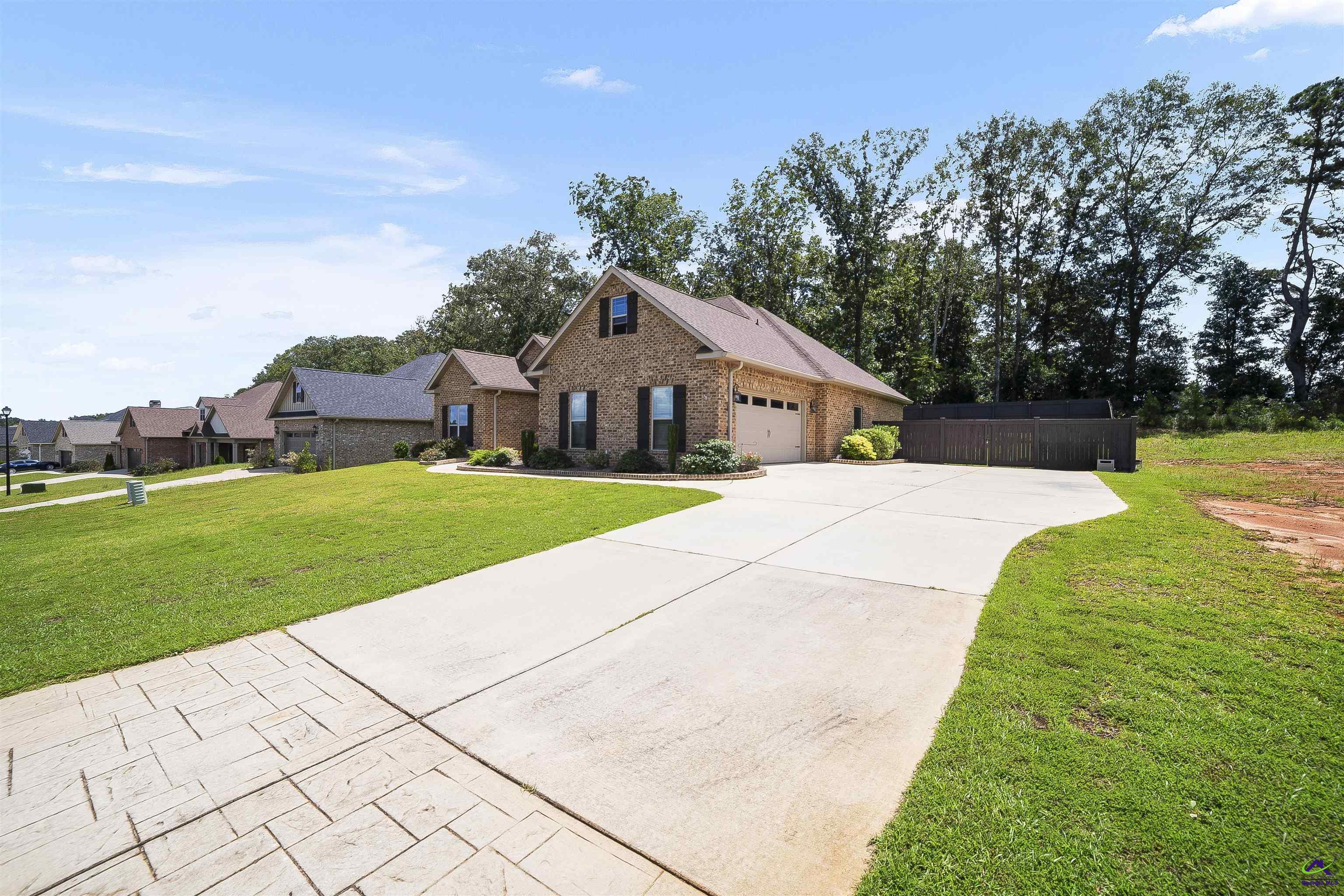 300 Rustic Live Oak Trail