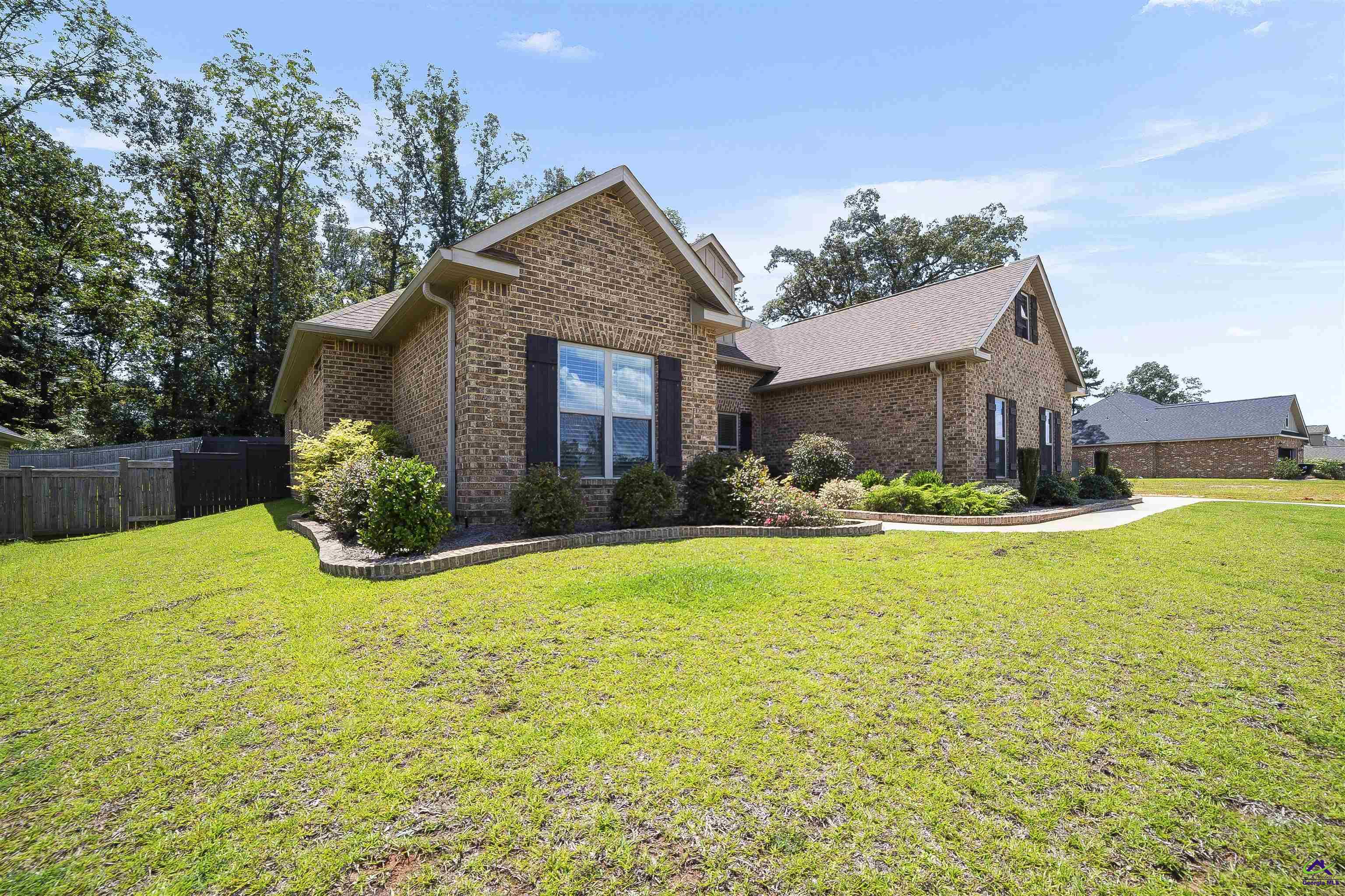 300 Rustic Live Oak Trail