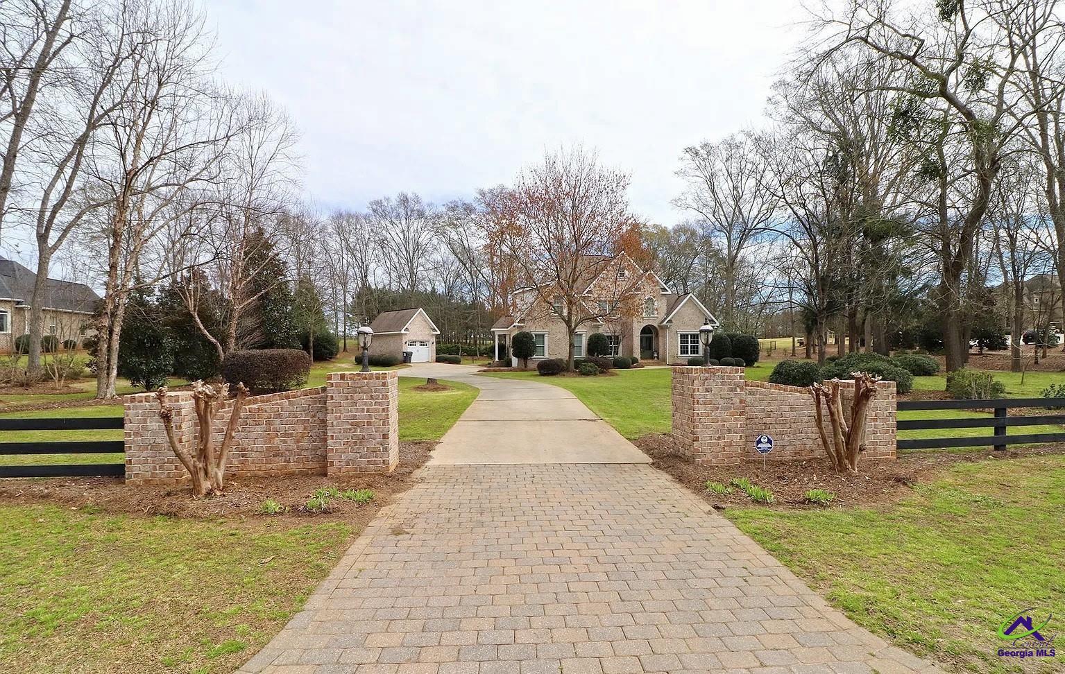 218 Walton Chase