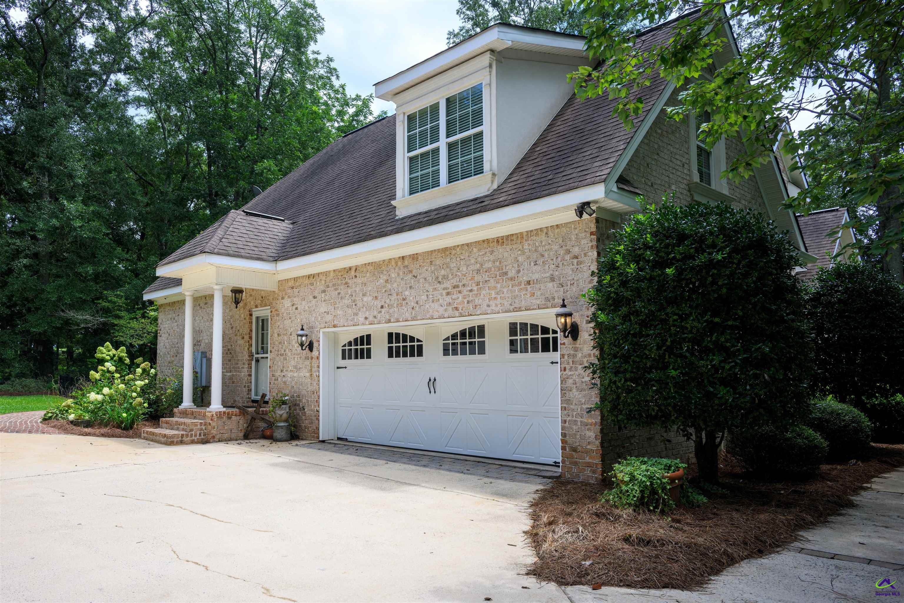 218 Walton Chase