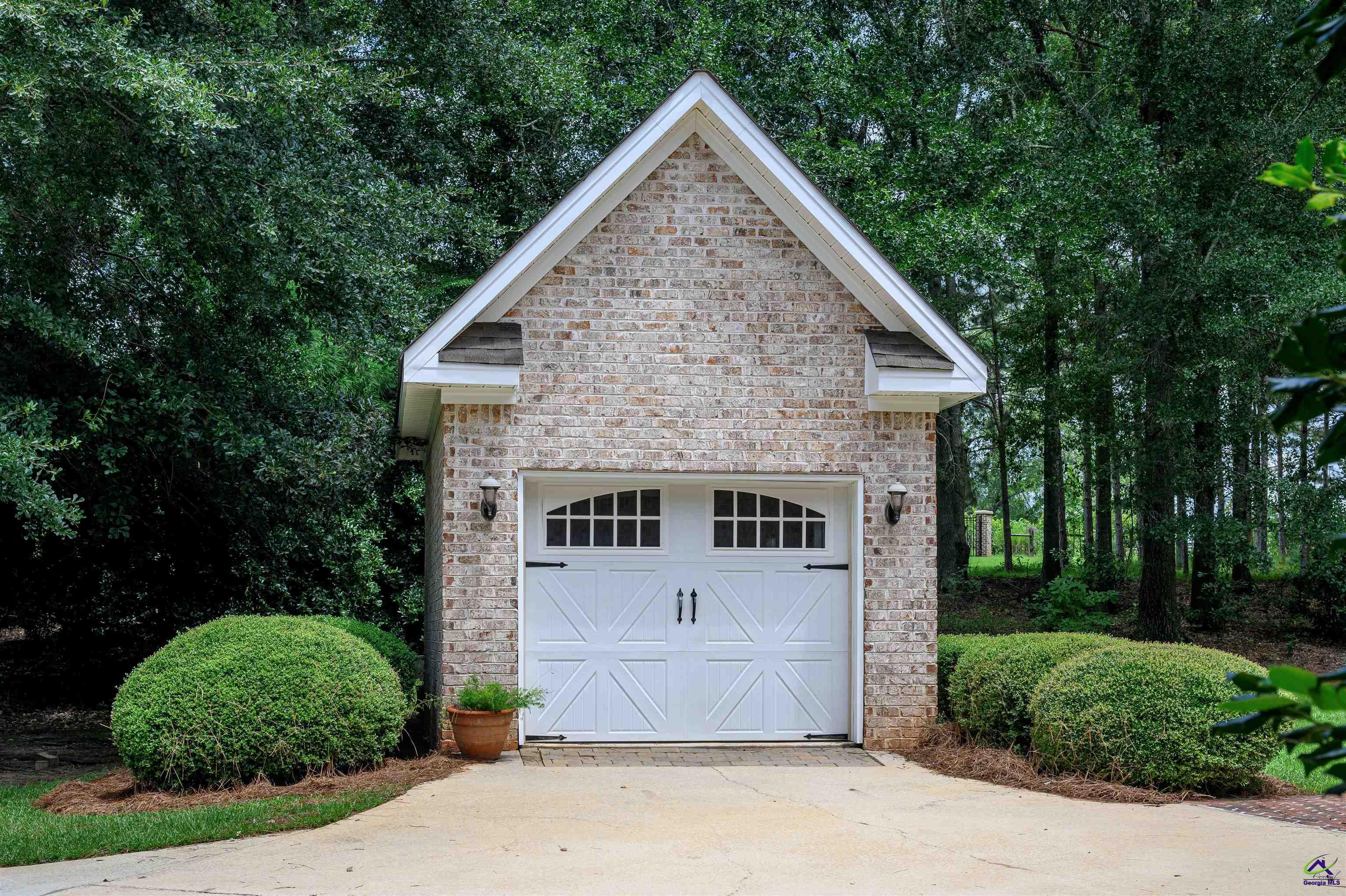 218 Walton Chase
