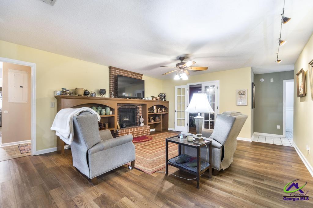 422 Wexford Cir