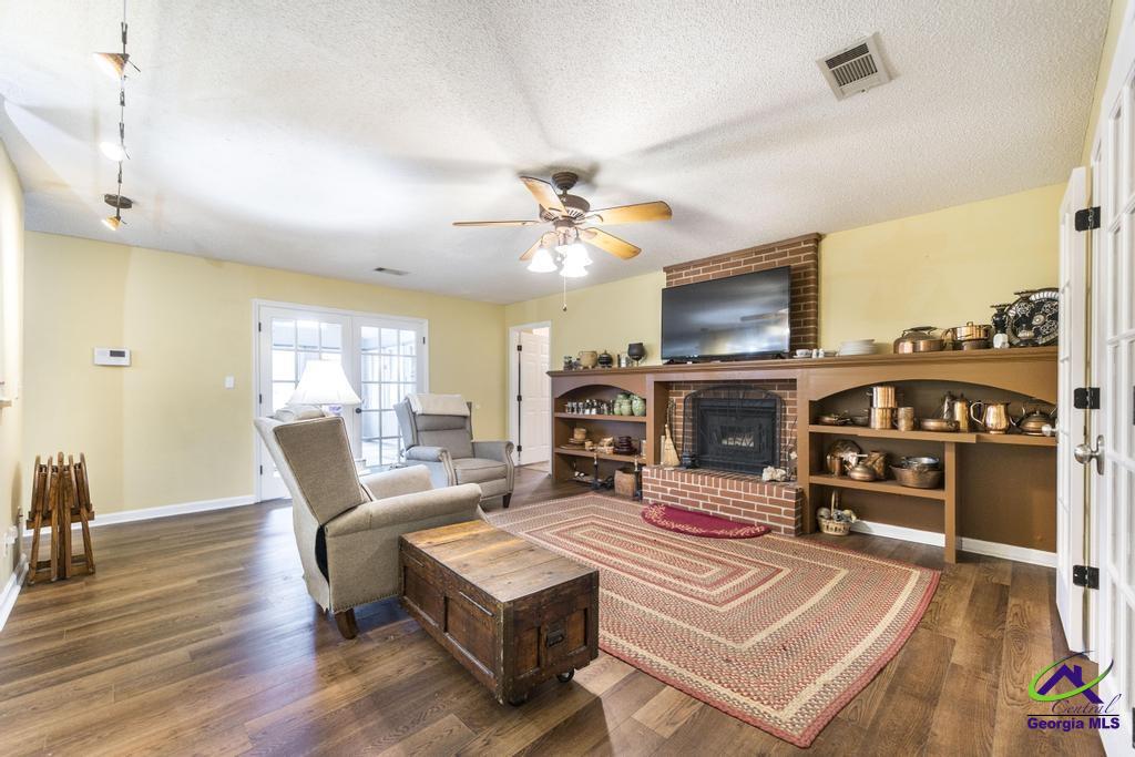 422 Wexford Cir