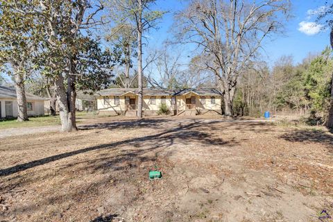 202 Charlevoix Street Fort Valley GA 31030