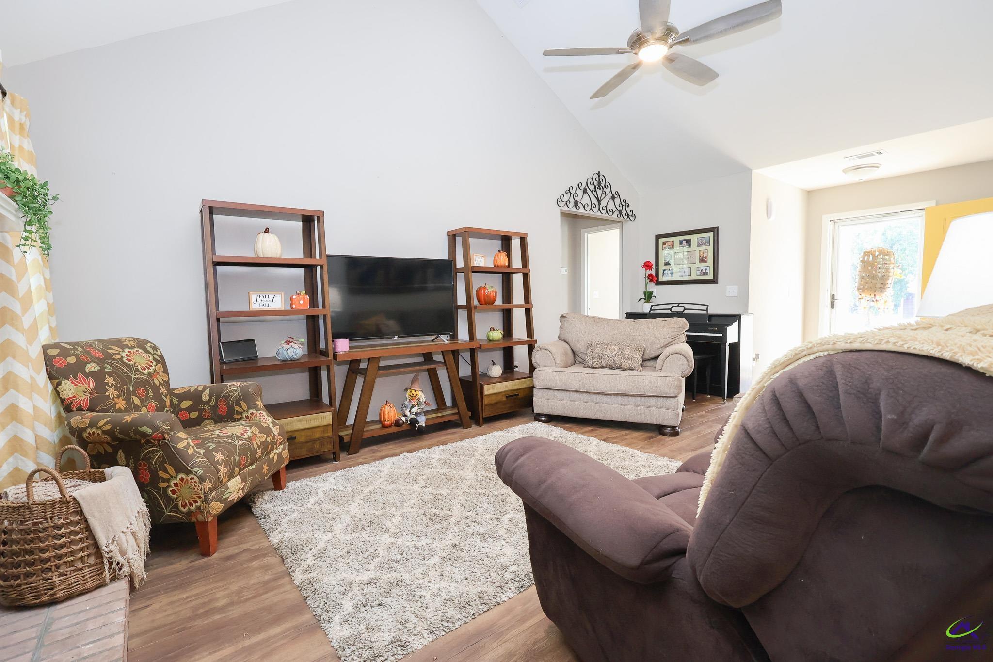 739 Gateway Drive